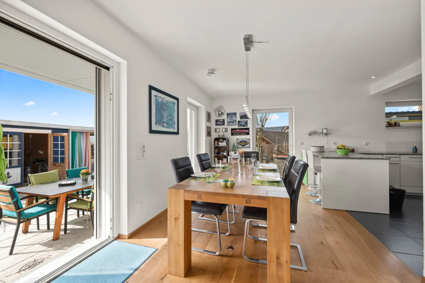 Geräumiges modernes Einfamilienhaus - Foto 3 von 9