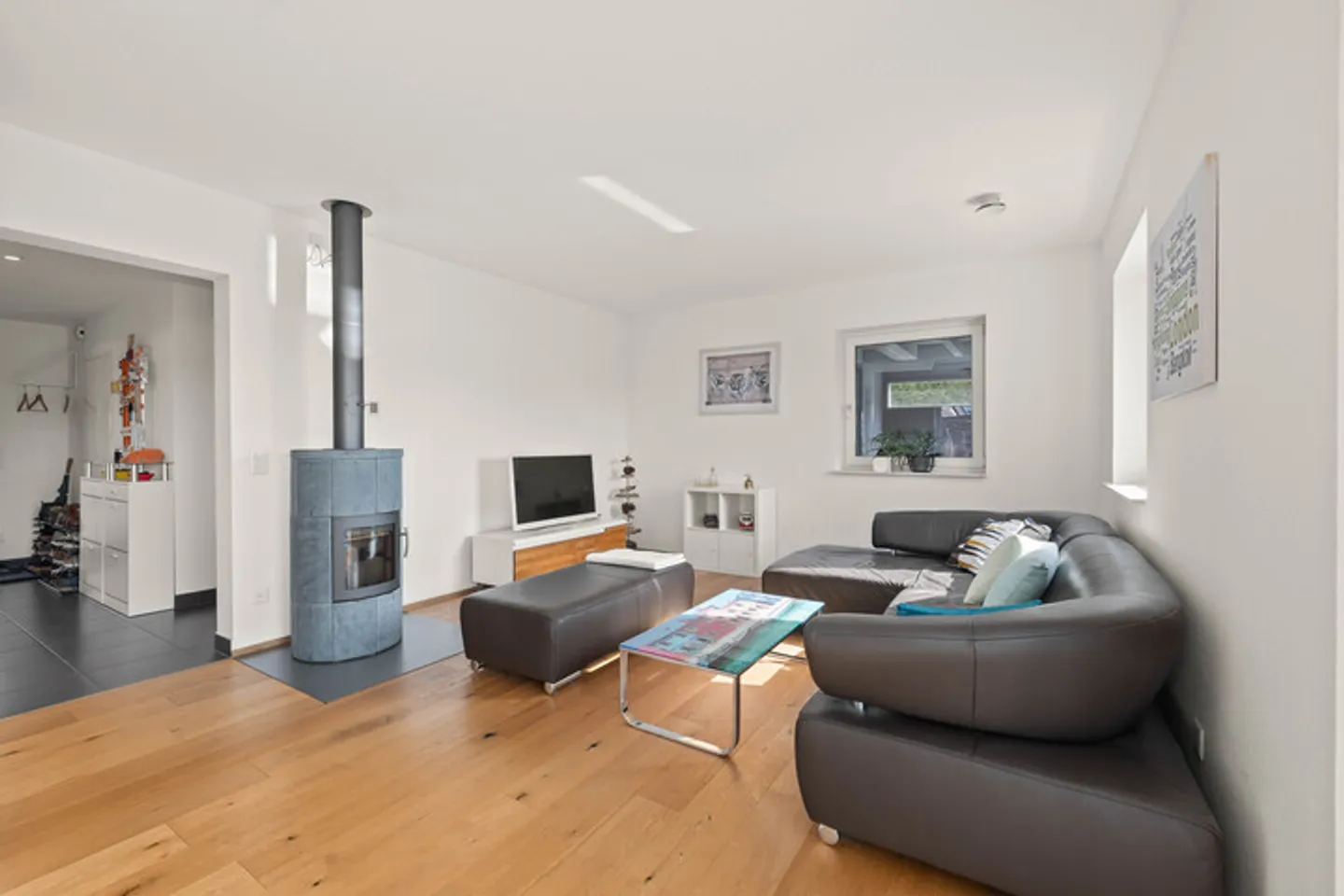 Geräumiges modernes Einfamilienhaus - Foto 2 von 9