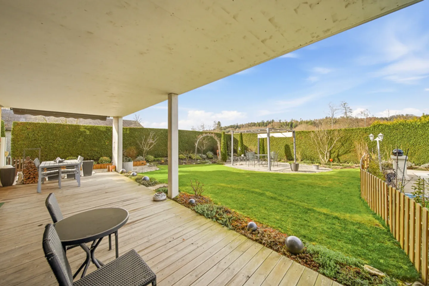 Modern Bungalow with Large Garden - Photo 6 of 7