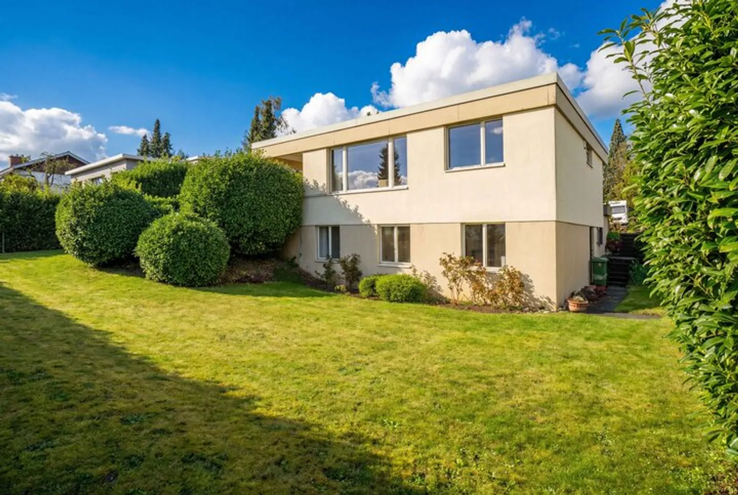 SPACE FOR FAMILY, LIVING AND FUTURE: LIVING IN NÜRENSDORF - Photo 1 of 9