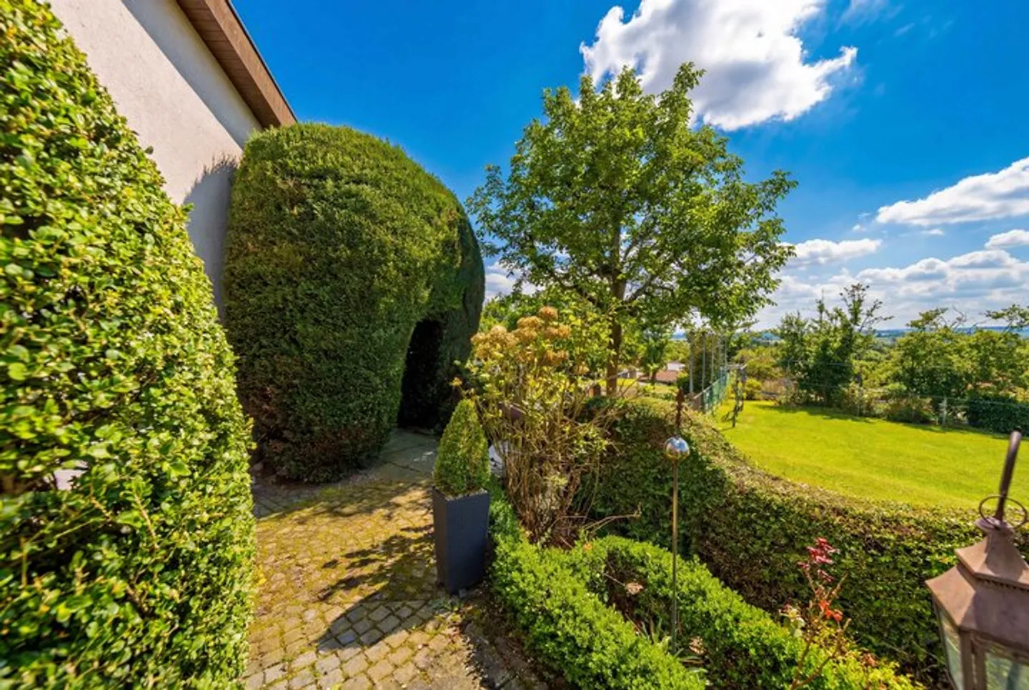 WITH LOTS OF SUNSHINE IN THE END-TERRACE HOUSE IN BUCHRAIN - Photo 7 of 9