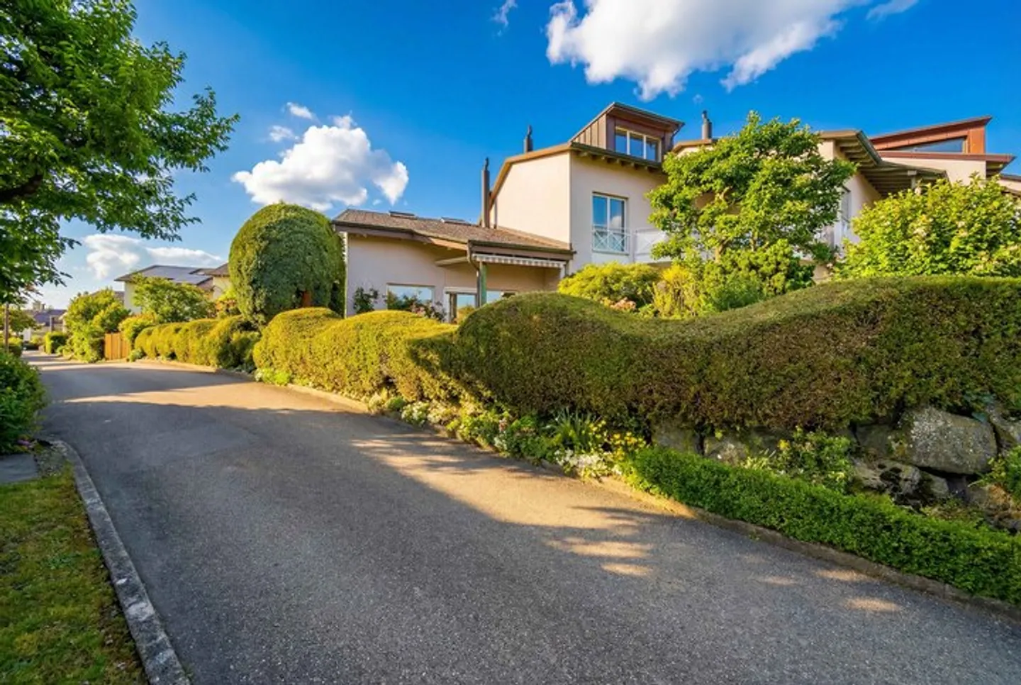 WITH LOTS OF SUNSHINE IN THE END-TERRACE HOUSE IN BUCHRAIN - Photo 8 of 9