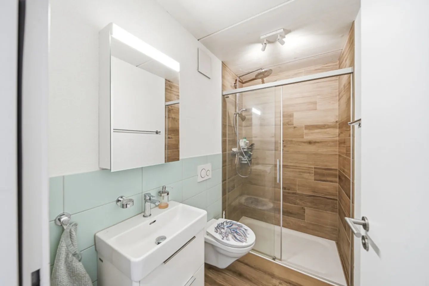 Light-Filled and Modern Living Space in Idyllic Location - Photo 5 of 9