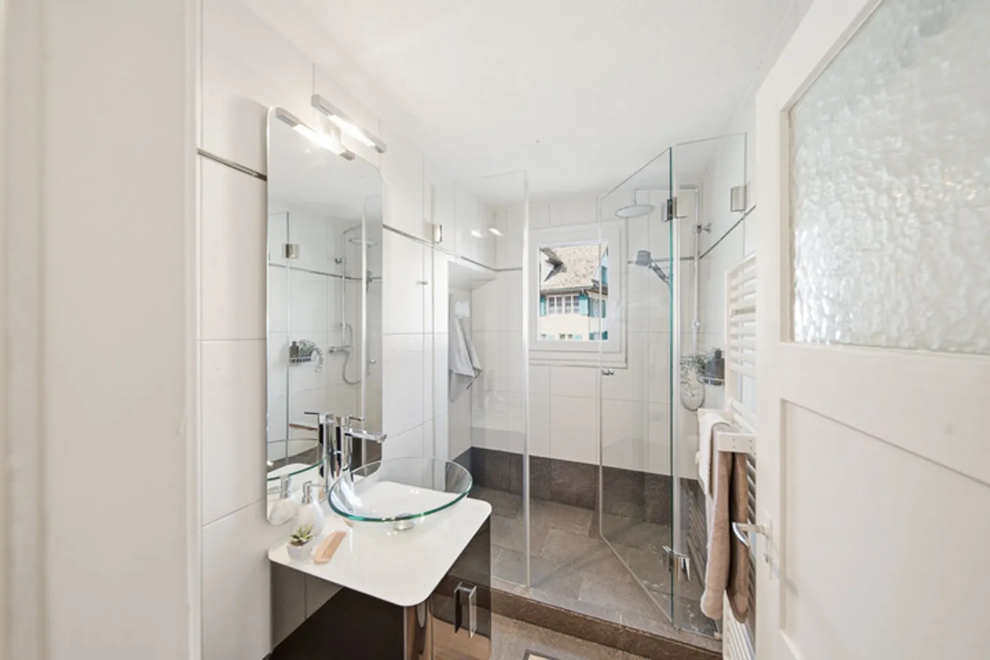 Maison de moulin rénovée avec style de 1880 entre Zurich et Zug - Photo 4 sur 8