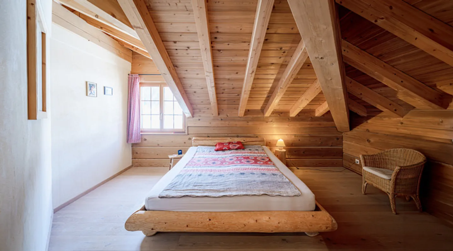 CABANE EN BOIS DE PREMIÈRE CLASSE À CHURWALDEN - PENTHOUSE DE 4,5 CHAMBRES - Photo 5 sur 9