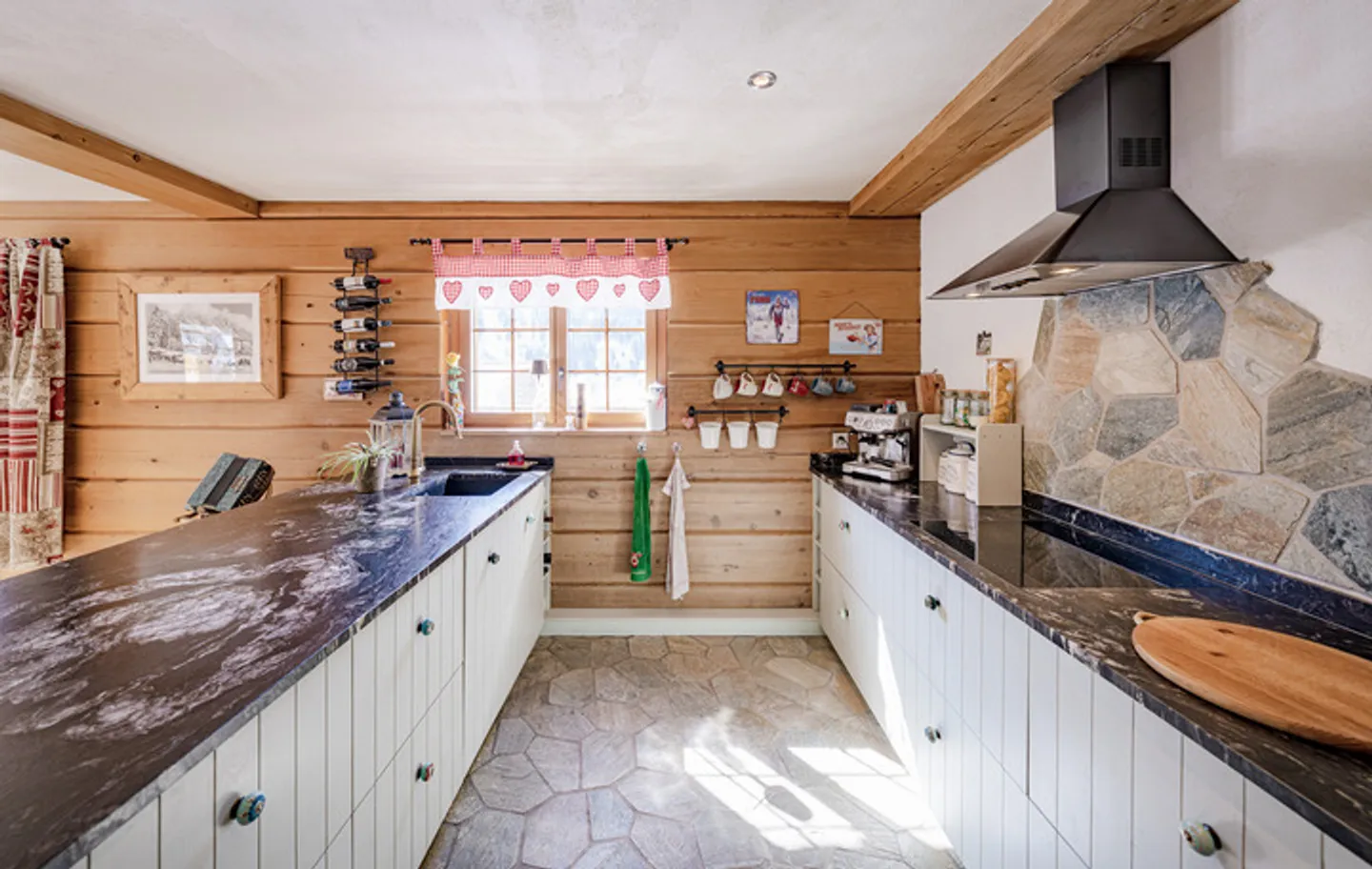 CABANE EN BOIS DE PREMIÈRE CLASSE À CHURWALDEN - PENTHOUSE DE 4,5 CHAMBRES - Photo 3 sur 9