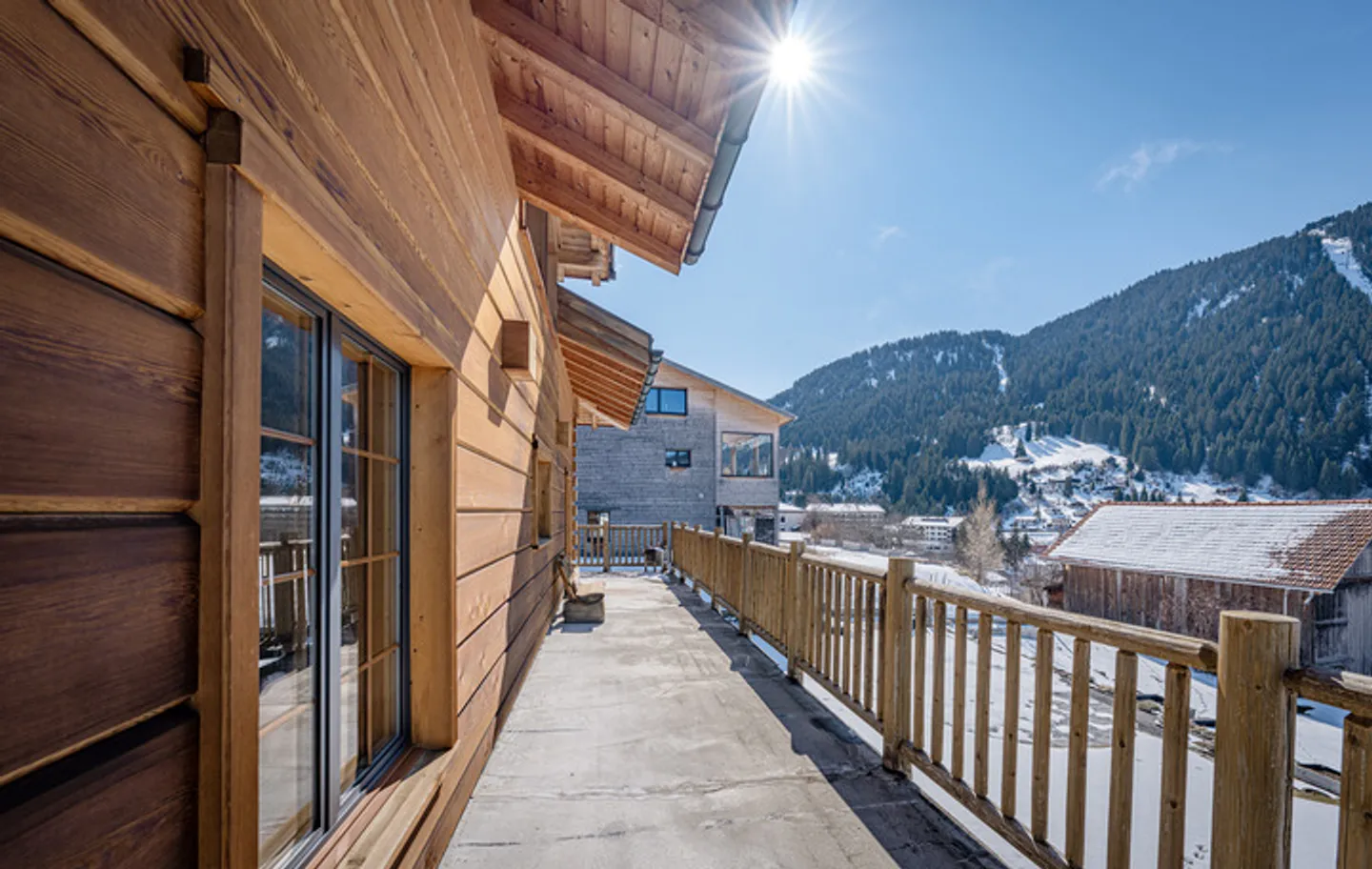 CABANE EN BOIS DE PREMIÈRE CLASSE À CHURWALDEN - PENTHOUSE DE 4,5 CHAMBRES - Photo 7 sur 9