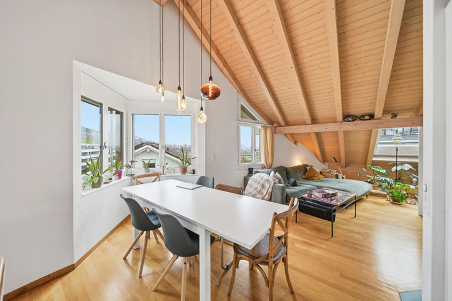 Elegante Dachwohnung in Baar - Foto 1 von 9