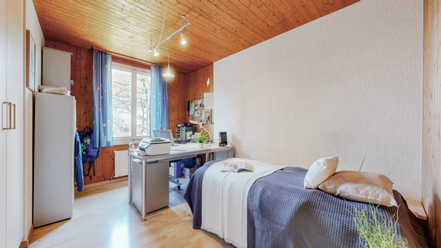 Charming Opportunity in Lerchenfeld - Affordable Single-Family Home - Photo 4 of 9