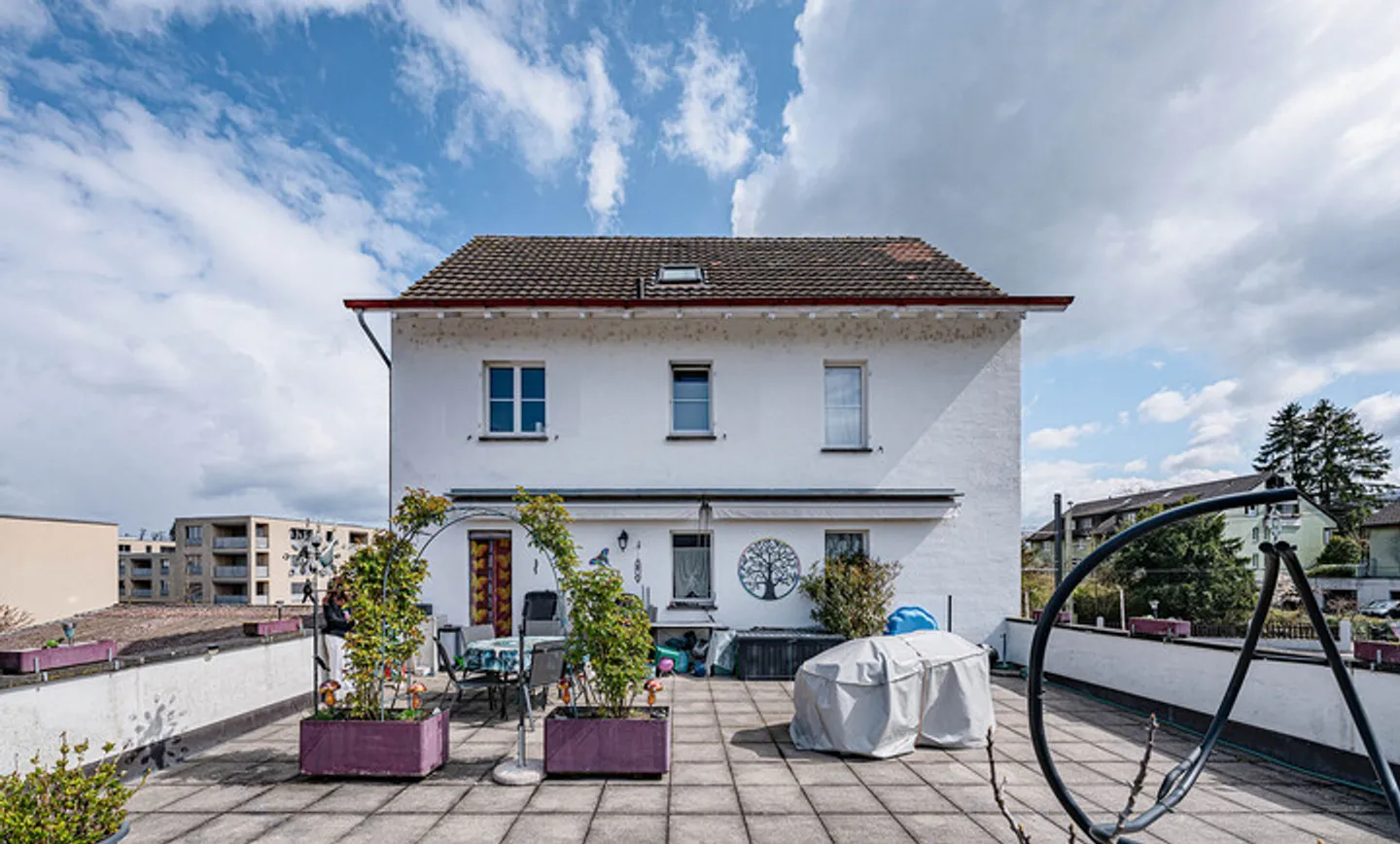 Edificio residenziale e commerciale con potenziale nel cuore di Ettingen - Foto 8 di 9