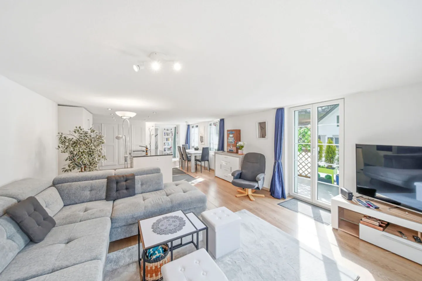 Einmaliges Mehrfamilienhaus in Schötz - Foto 2 von 9