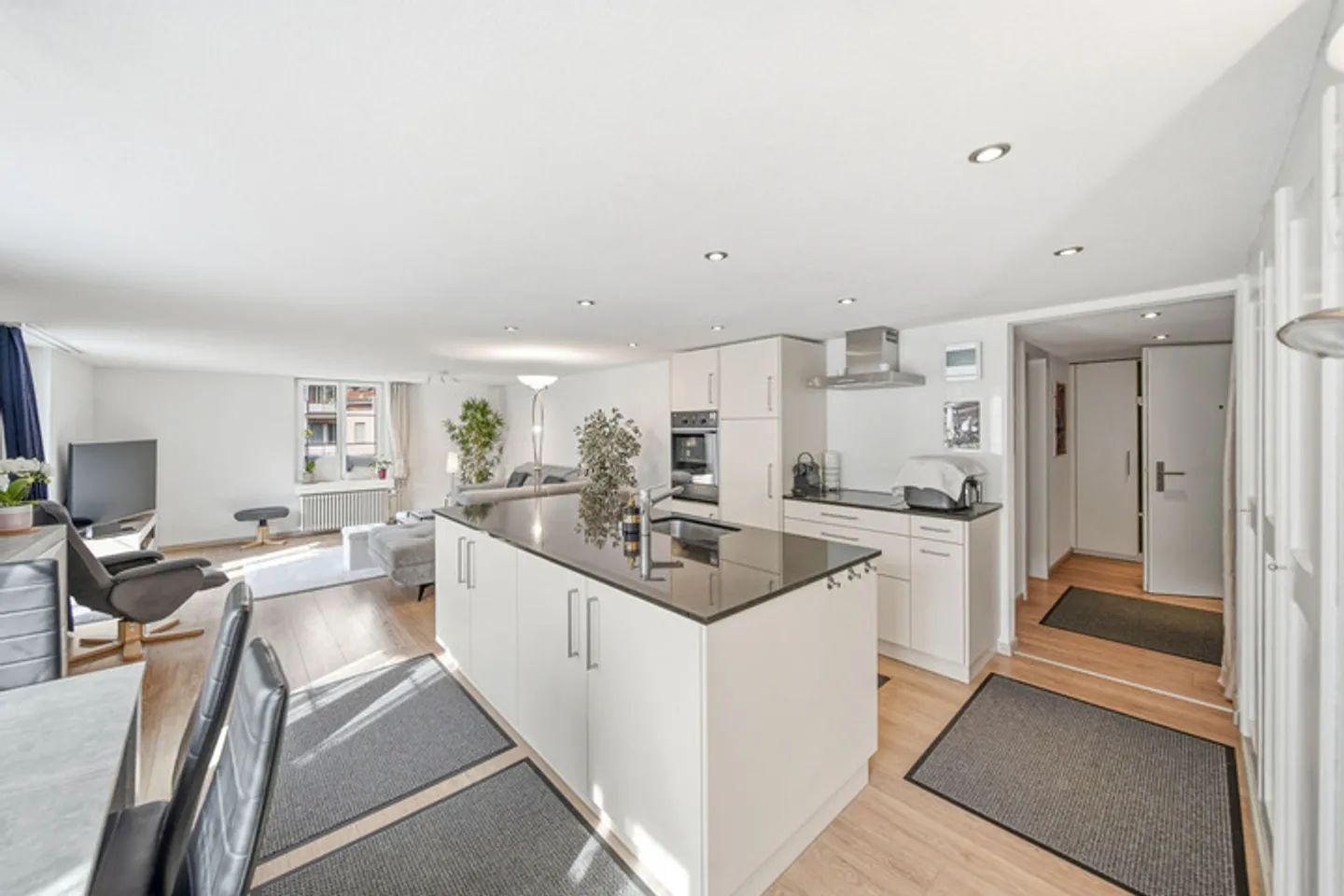 Einmaliges Mehrfamilienhaus in Schötz - Foto 3 von 9