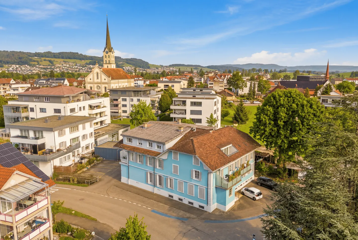 Einmaliges Mehrfamilienhaus in Schötz - Foto 1 von 9