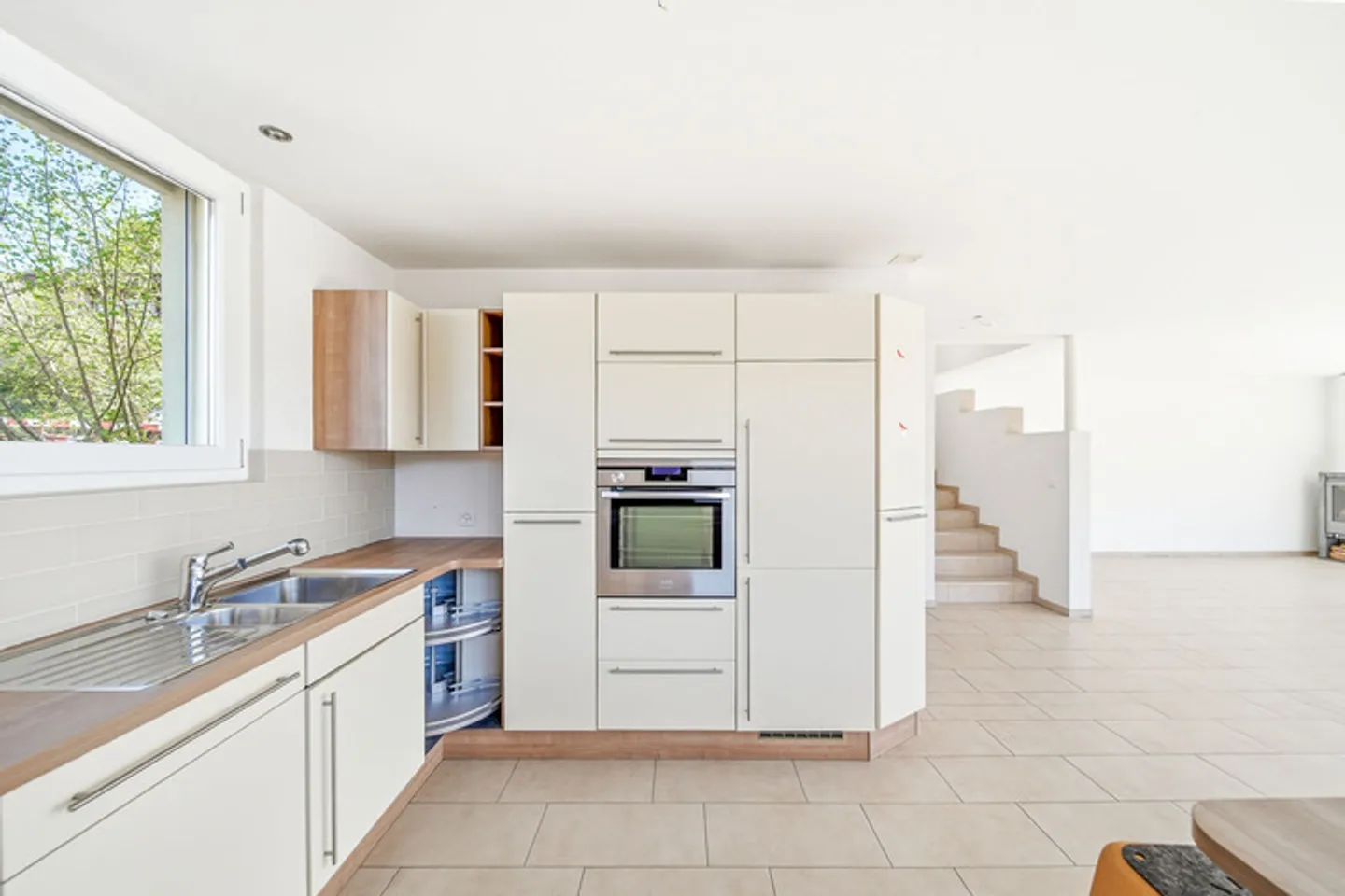 MAISON D'ARCHITECTE INTEMPORELLE AVEC PISCINE ET APPARTEMENT - Photo 3 sur 9
