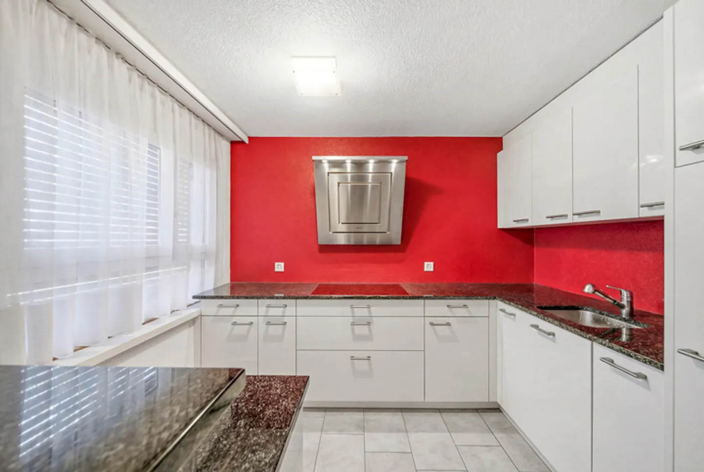 BETWEEN NATURE AND CITY - 2.5 ROOM APARTMENT IN WIDEN - Photo 2 of 8