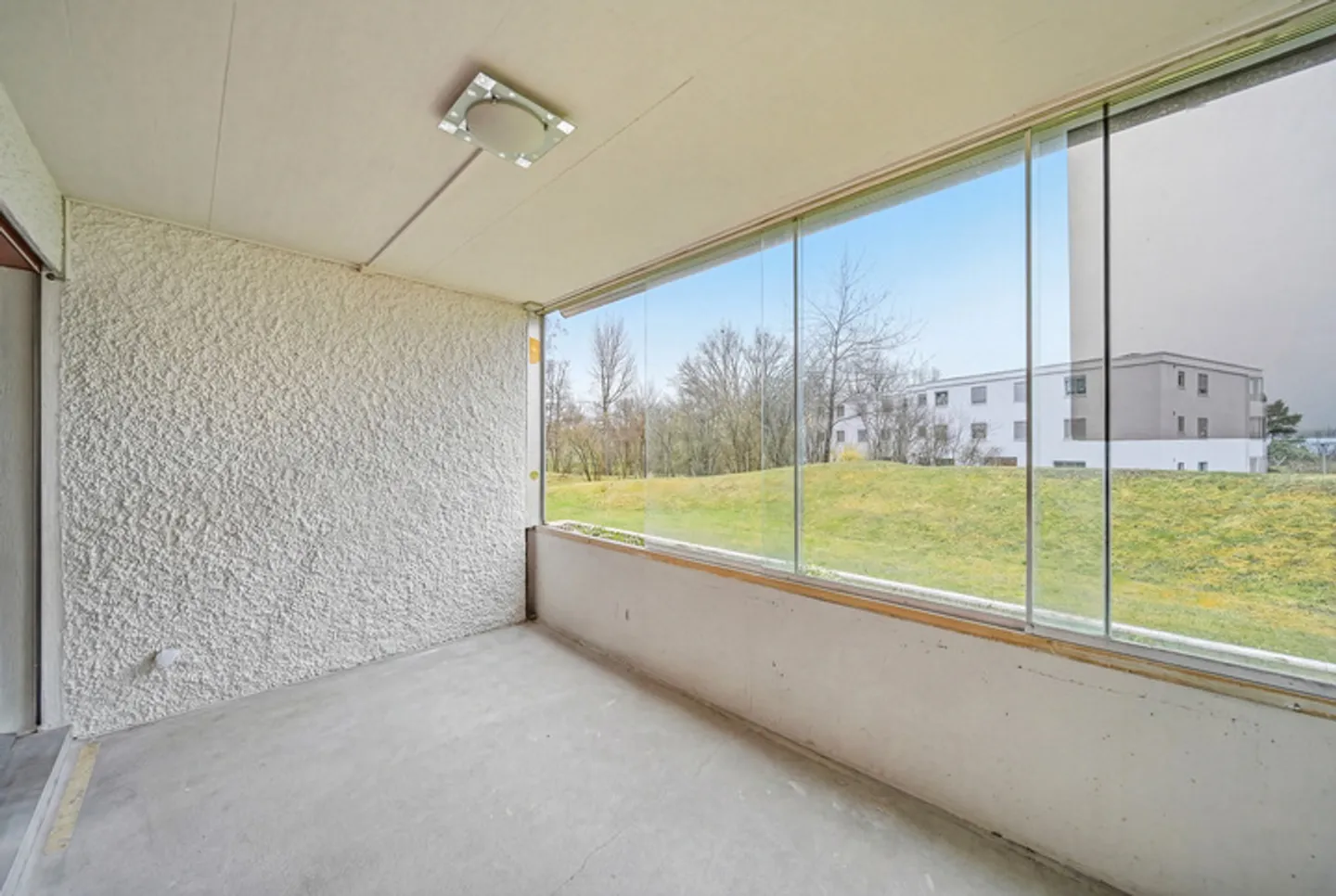 BETWEEN NATURE AND CITY - 2.5 ROOM APARTMENT IN WIDEN - Photo 6 of 8