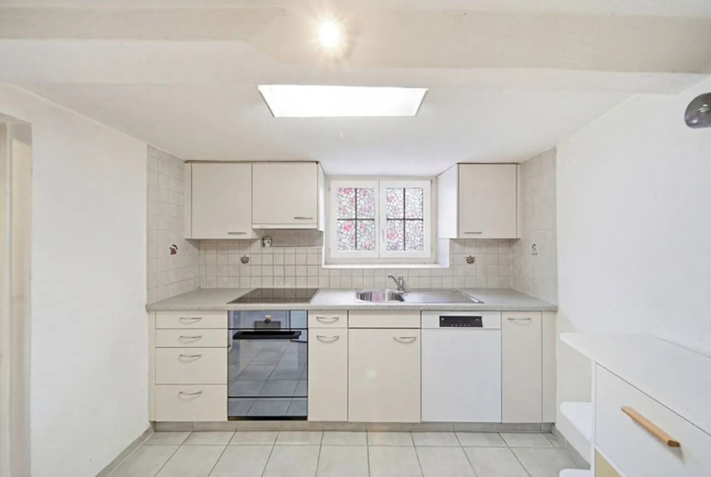 CASA A SCHIERA GLARNER CON POTENZIALE IN UNA POSIZIONE ATTRATTIVA - Foto 3 di 8