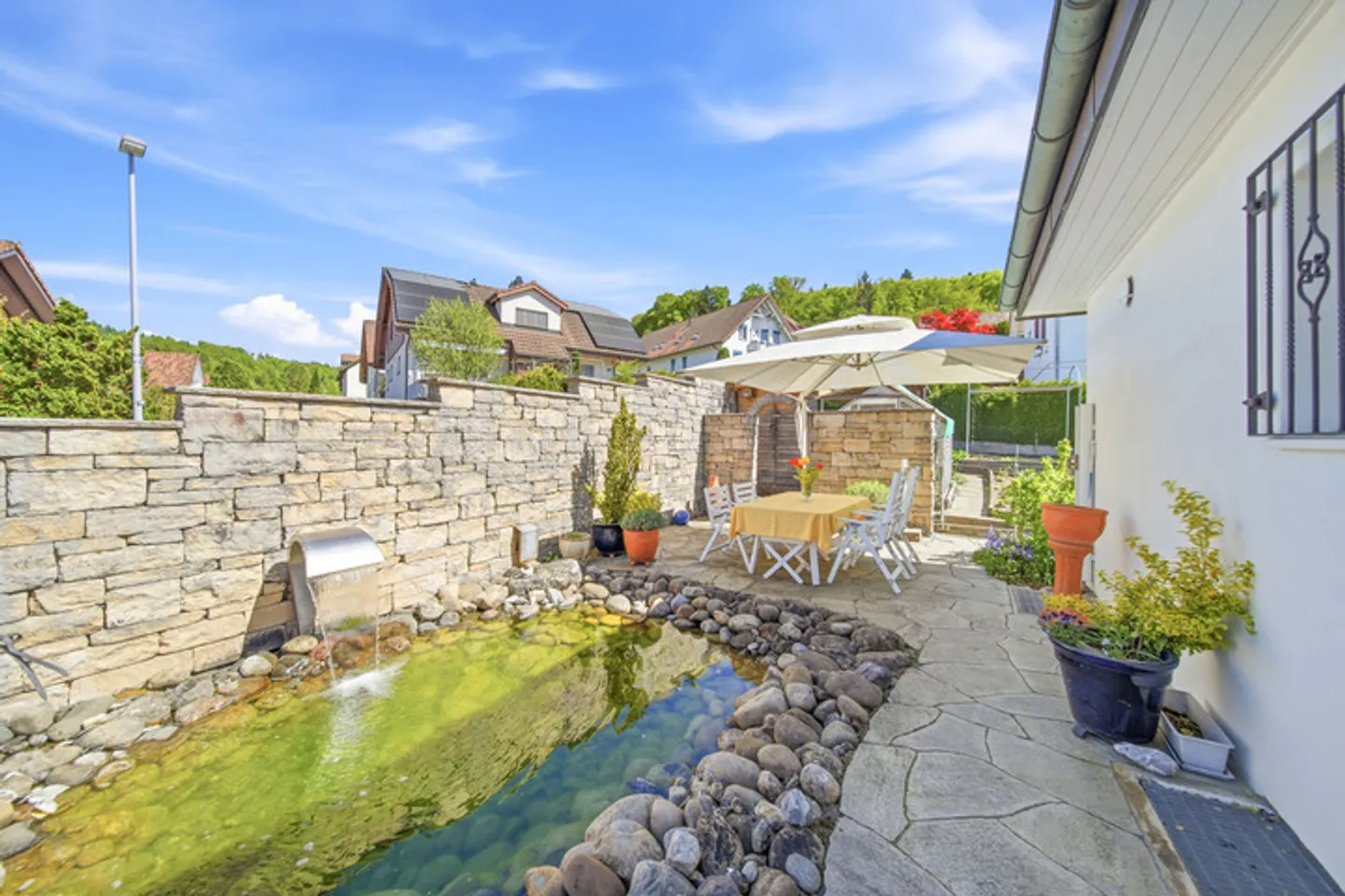 Freistehendes Einfamilienhaus mit Garten - Foto 6 von 8