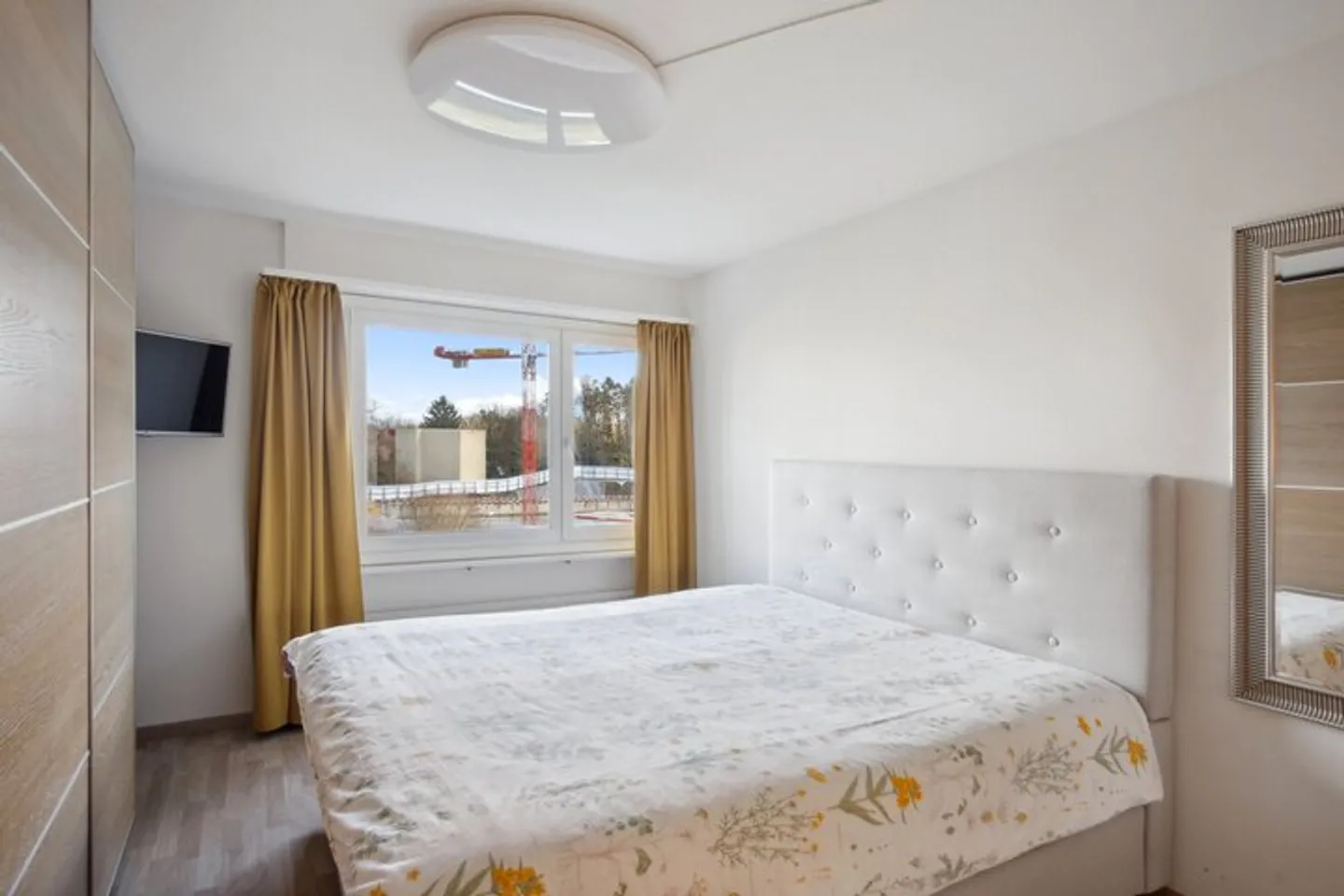 Stylish Apartment with Balcony - Photo 4 of 8