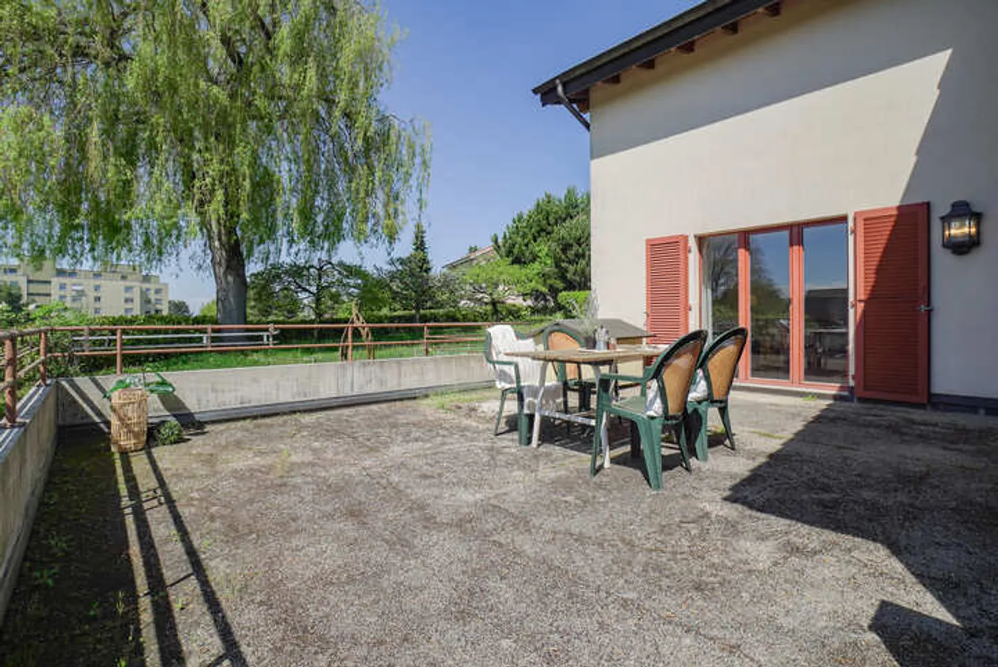 GRANDE OPPORTUNITÀ A FREIBURG - CASA MULTIFAMILIARE CON 3 APPARTAMENTI - Foto 4 di 9