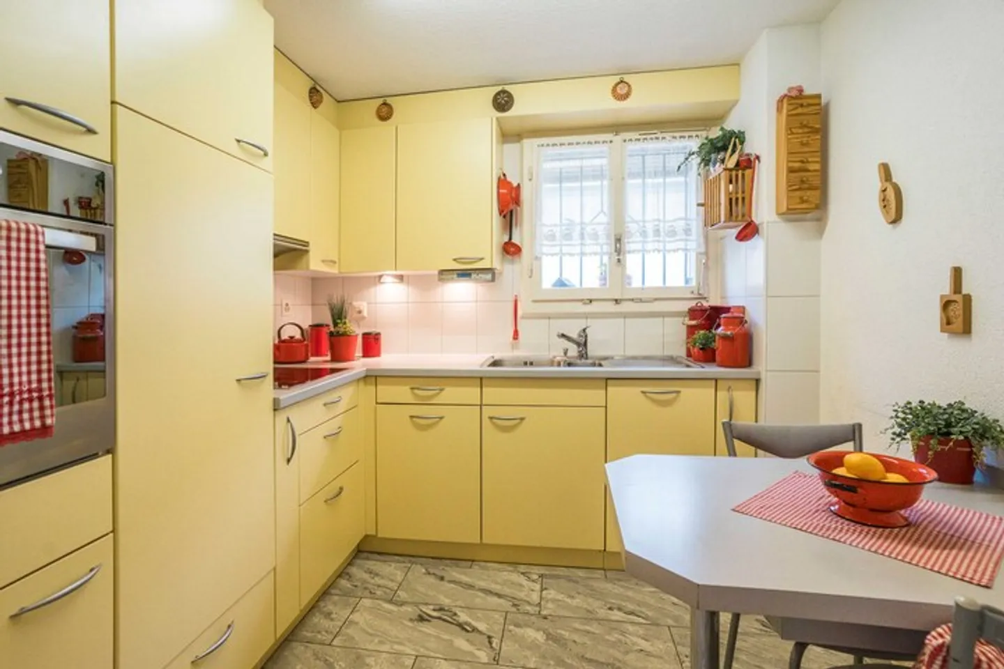 CHARM AND QUIET - DETACHED SINGLE-FAMILY HOUSE IN DOTTIKON - Photo 4 of 8