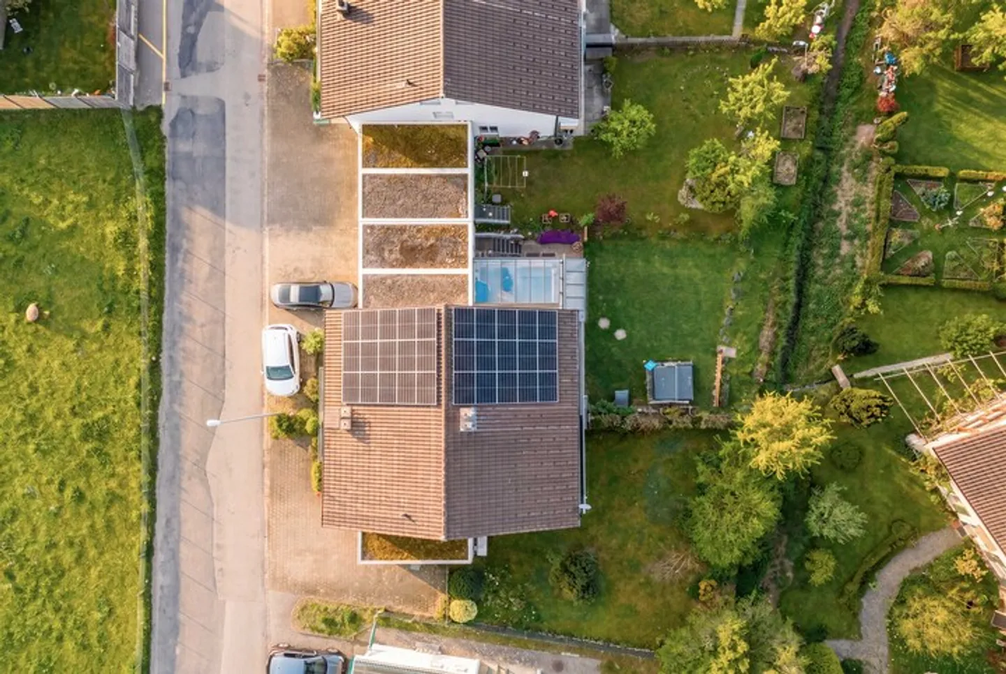 FIABLE ET BIEN ENTREPRIS - MAISON JUMELÉE DE 5,5 PIÈCES - Photo 8 sur 9