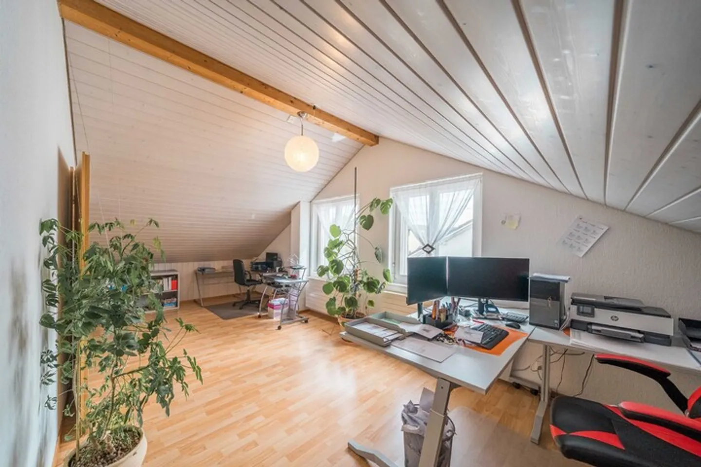 FIABLE ET BIEN ENTREPRIS - MAISON JUMELÉE DE 5,5 PIÈCES - Photo 5 sur 9