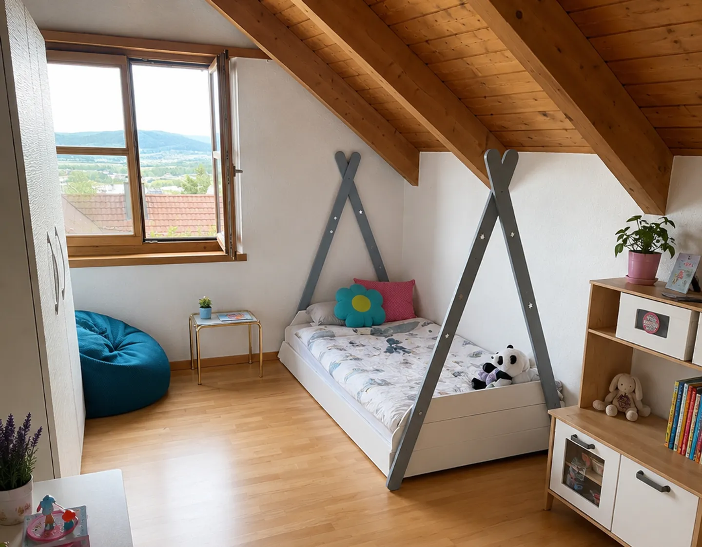 BRIGHT 3.5-ROOM PENTHOUSE WITH BALCONY, FIREPLACE AND PANORAMIC VIEW OF ZURICH - Photo 5 of 9
