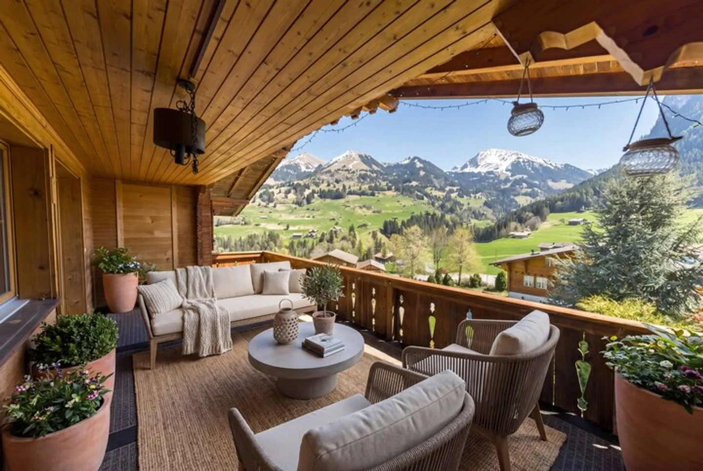 Charming Chalet with Two Apartments - Photo 7 of 8