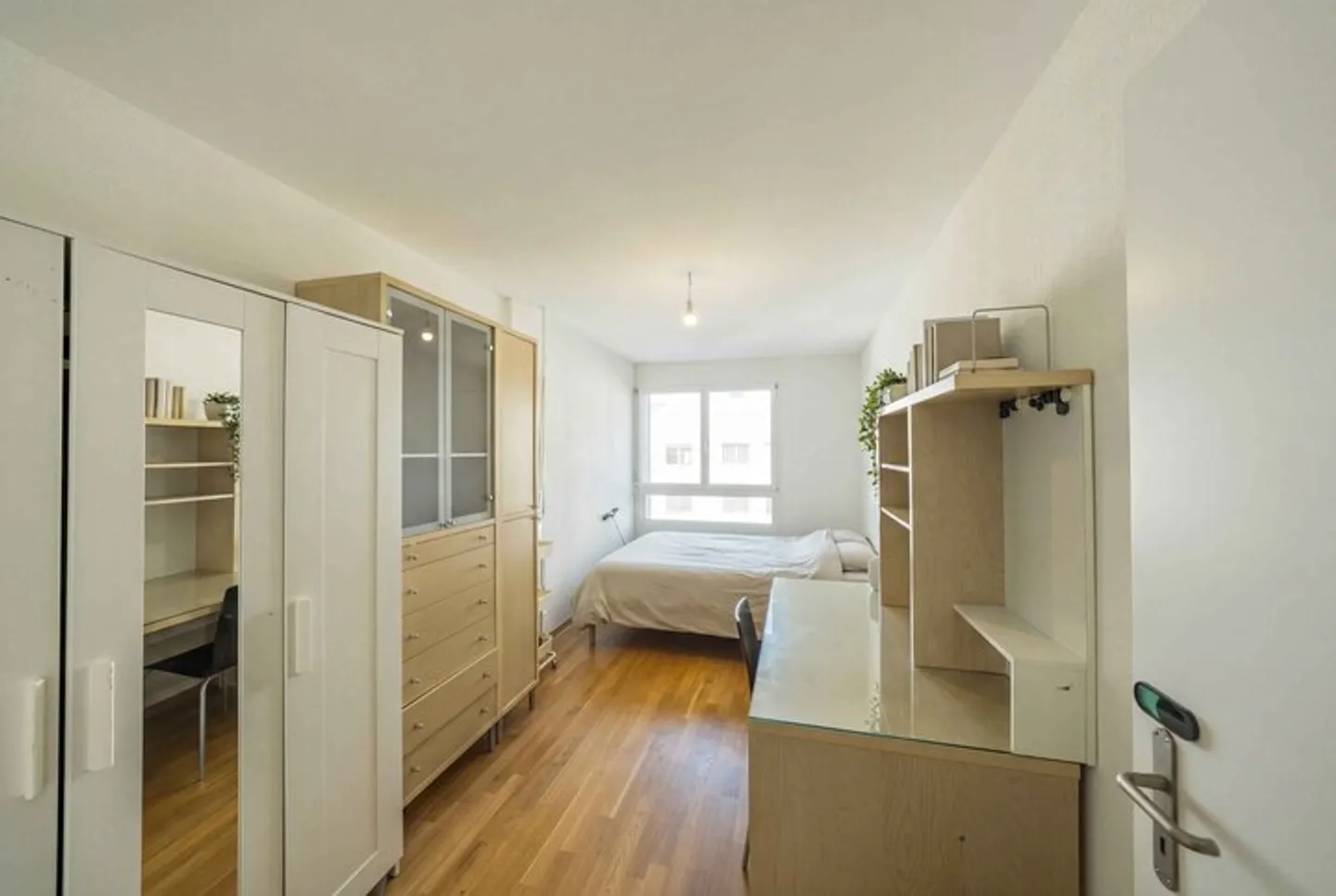 SEE- UND BERGSICHT AN DER RIVIERA - MODERNE 4.5 ZIMMER WOHNUNG - Foto 4 di 8