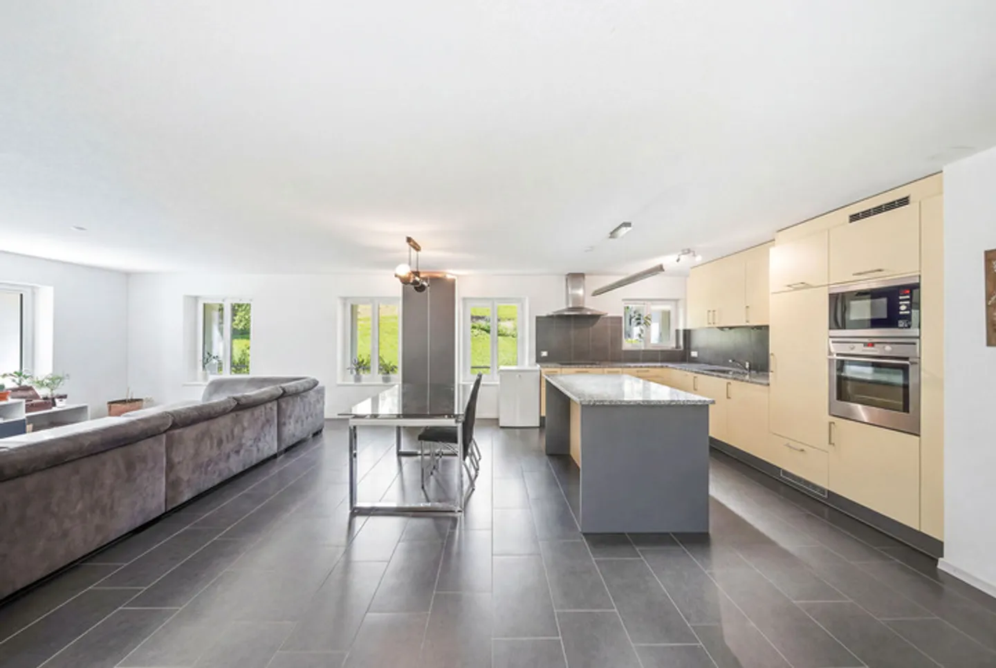 ATTRAKTIVE  MAISONETTEWOHNUNG INMITTEN DER NATUR - Foto 3 di 8