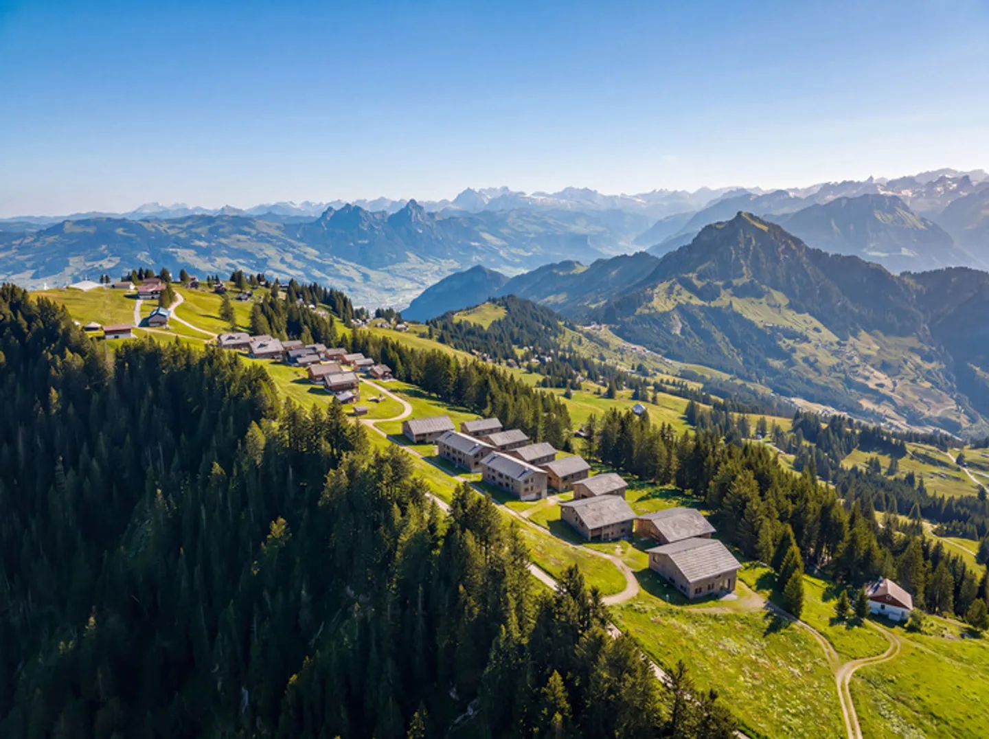 RIGI - QUEEN OF THE MOUNTAINS: 7,000 m² LARGE, EXCLUSIVE HOTEL BUILDING LAND - Photo 6 of 8