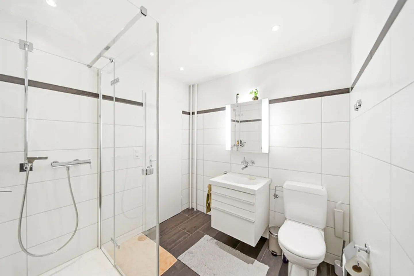 SORPRENDENTEMENTE SPAZIOSO - 2.5 STANZE SU 63 M² - Foto 5 di 8