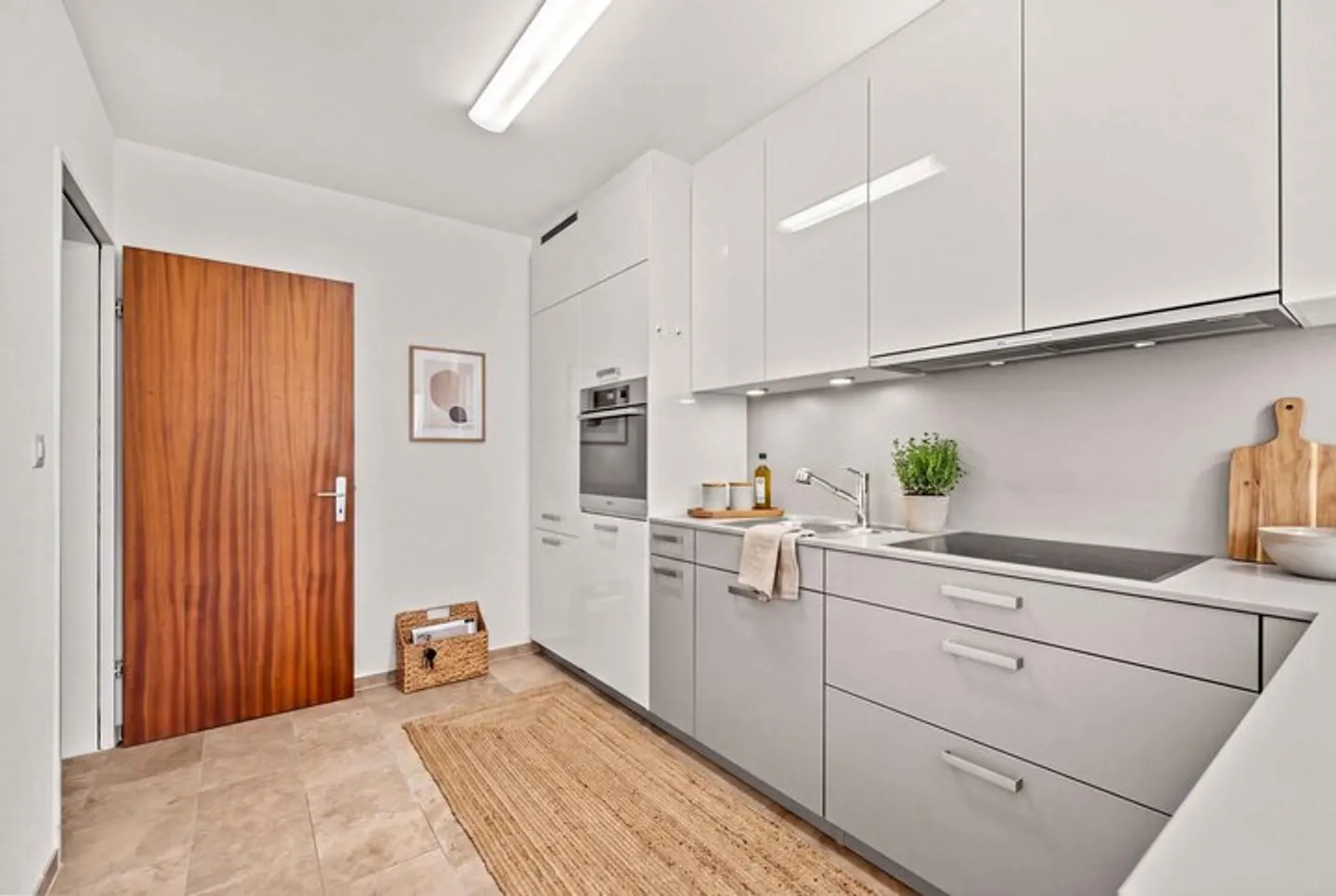 APPARTEMENT SPACIEUX ET CONFORTABLE AVEC CHEMINÉE À LIESTAL - Photo 4 sur 8