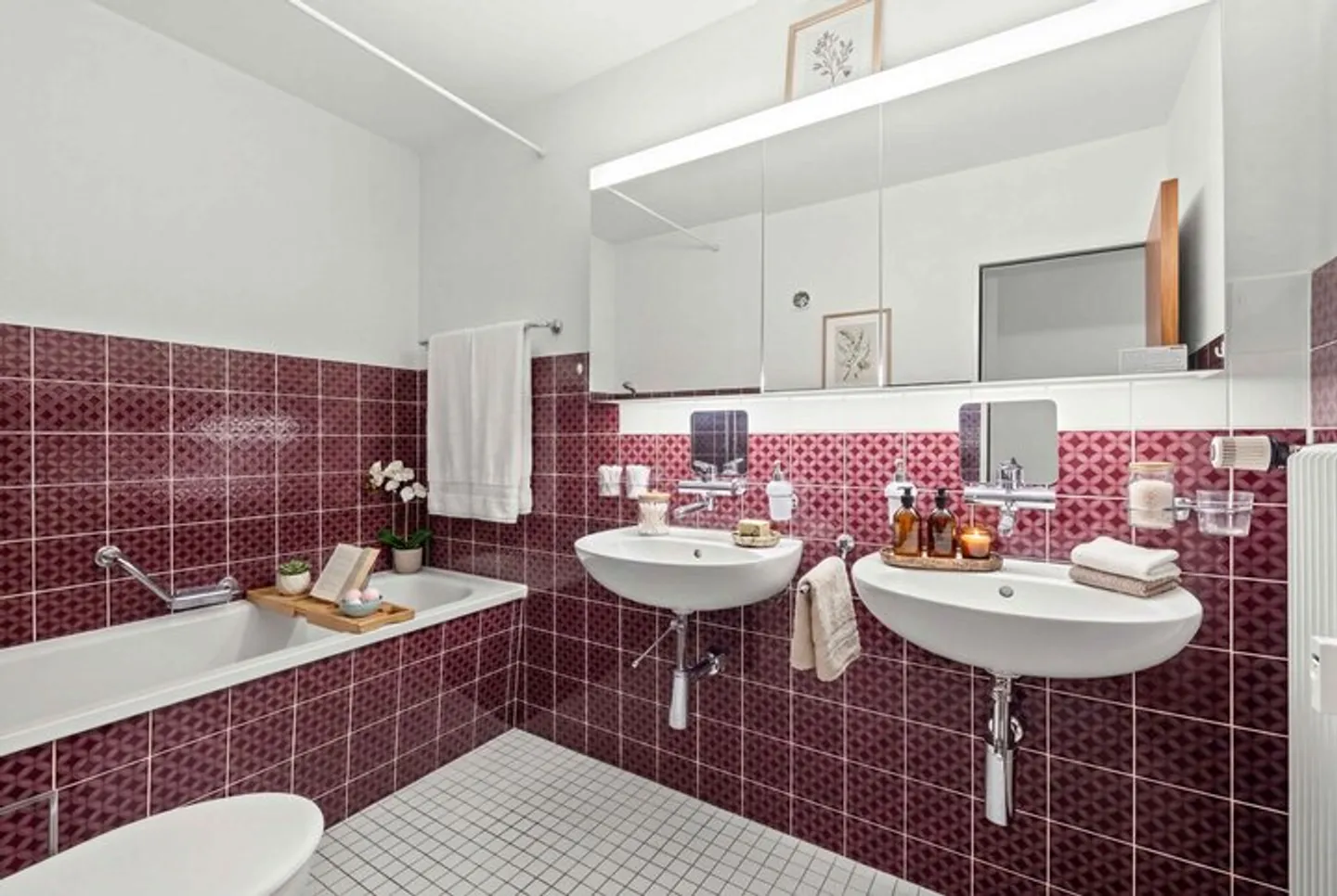 APPARTEMENT SPACIEUX ET CONFORTABLE AVEC CHEMINÉE À LIESTAL - Photo 7 sur 8