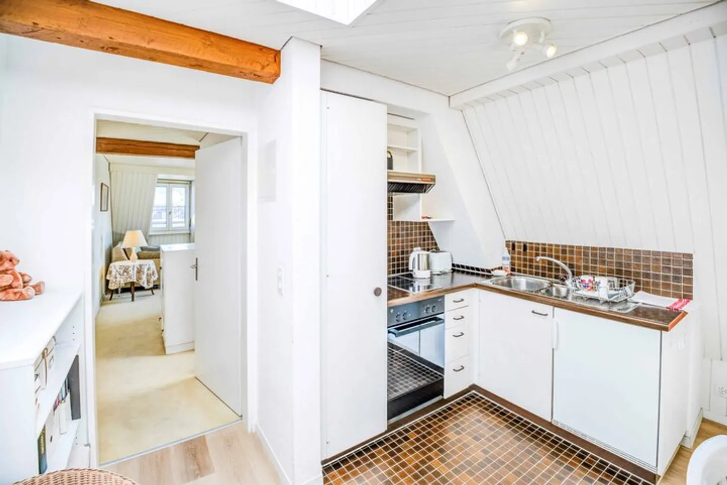 TROUVAILLE UNTER DEM DACH - 1.5 ZIMMER DACHWOHNUNG IN HORGEN - Photo 3 sur 8