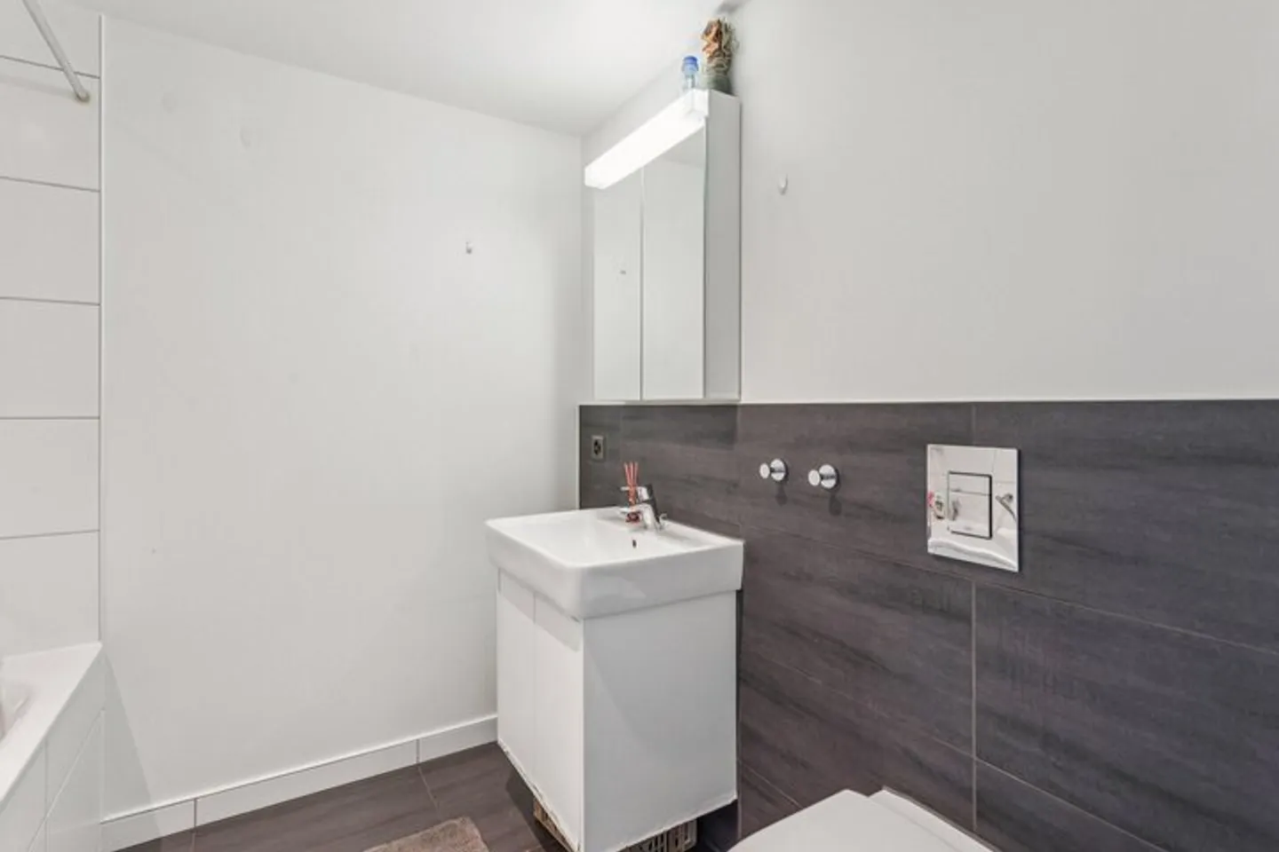STEUERGÜNSTIG UND EINLADEND - 4.5 ZIMMER EIGENTUMSWOHNUNG IN KERZERS - Photo 6 sur 8