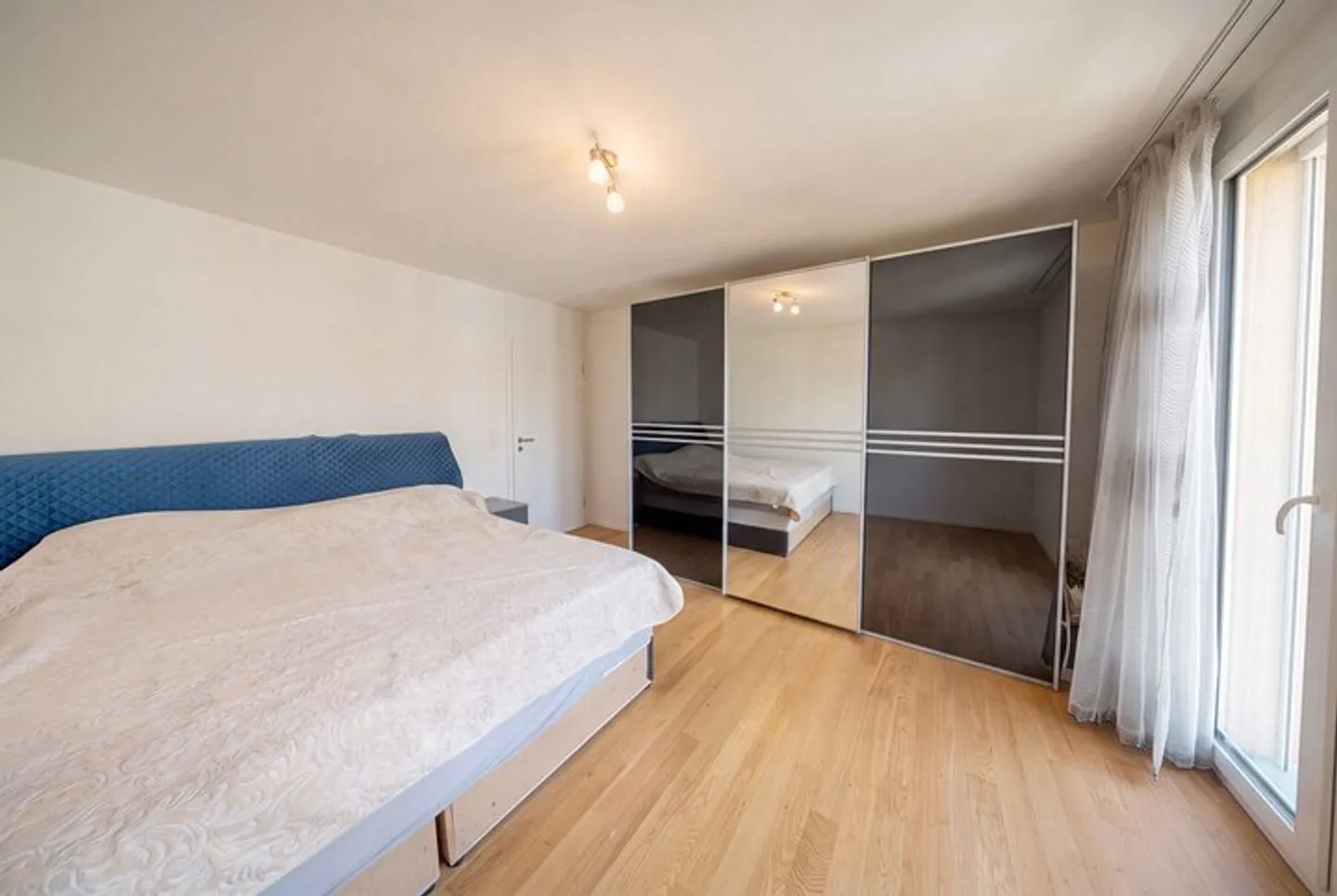 STEUERGÜNSTIG UND EINLADEND - 4.5 ZIMMER EIGENTUMSWOHNUNG IN KERZERS - Photo 4 sur 8