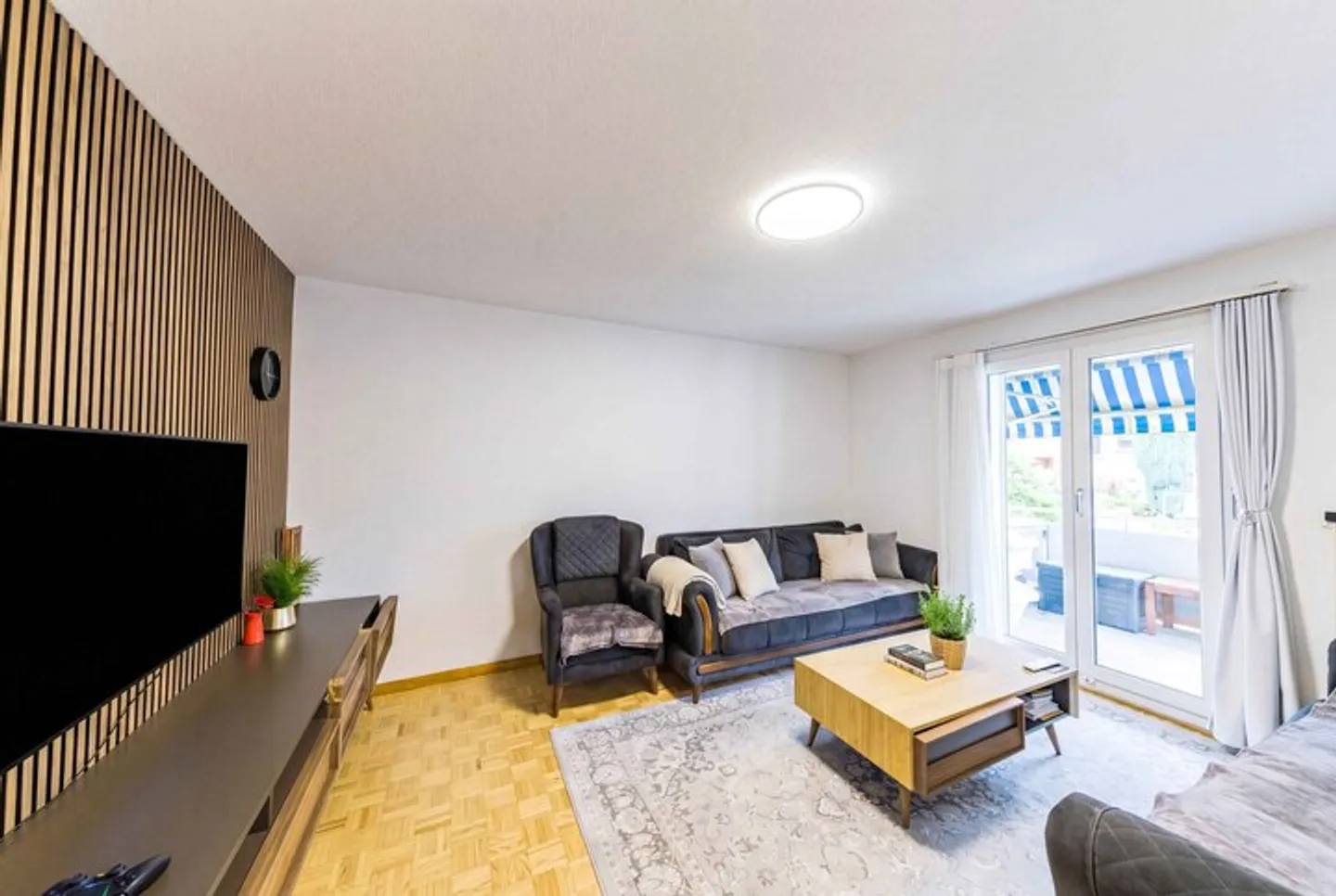 NACHHALTIGES INVESTMENT IN REGENSDORF - MEHRFAMILIENHAUS MIT 6 WOHNUNGEN - Foto 2 von 8