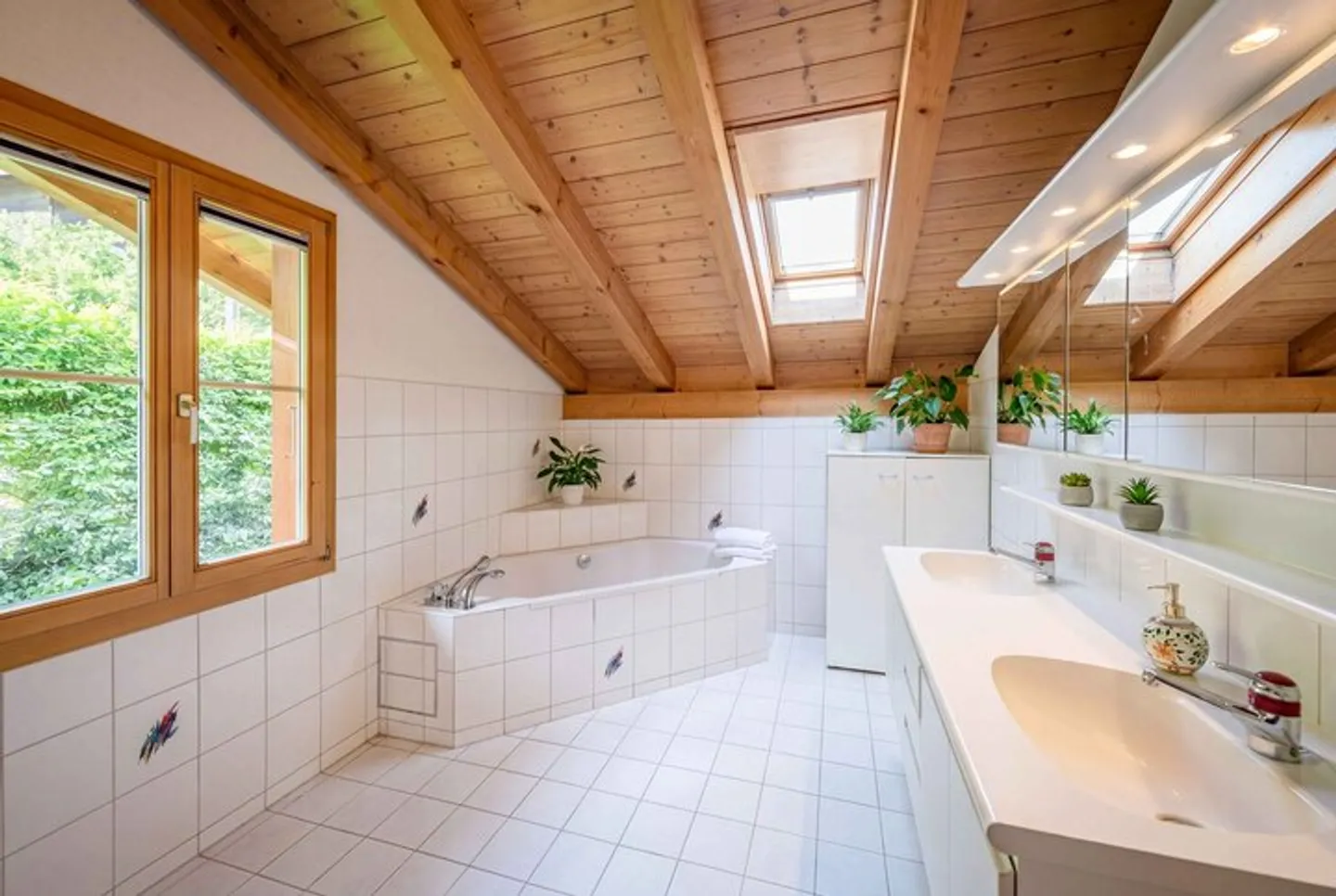 PRÄCHTIGE AUSSICHTEN IN ISELTWALD - SCHMUCKES CHALET OBERHALB VOM BRIENZERSEE - Foto 6 di 8