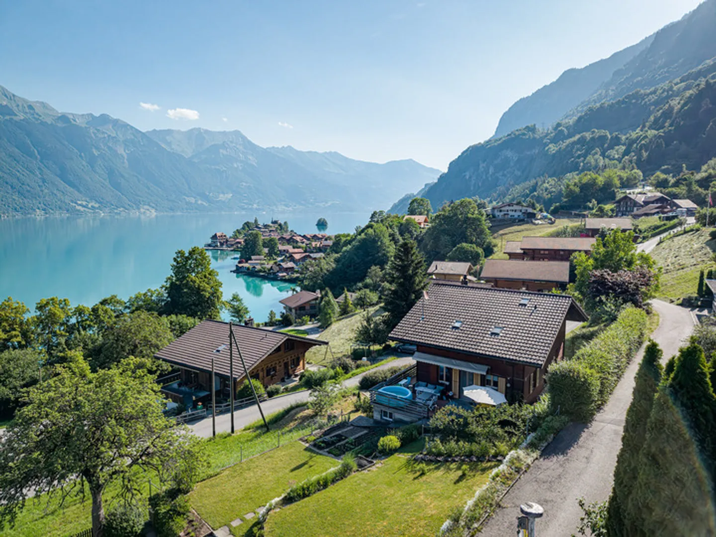 PRÄCHTIGE AUSSICHTEN IN ISELTWALD - SCHMUCKES CHALET OBERHALB VOM BRIENZERSEE - Foto 1 di 8