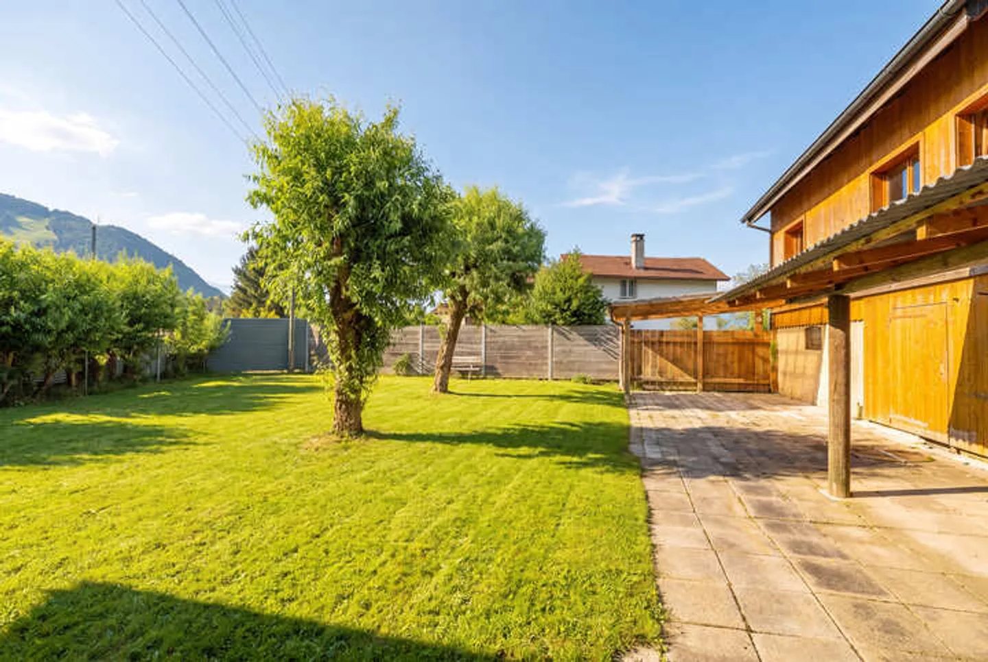 DETACHED SINGLE-FAMILY HOUSE WITH LARGE GARDEN IN RÜTHI - Photo 7 of 8