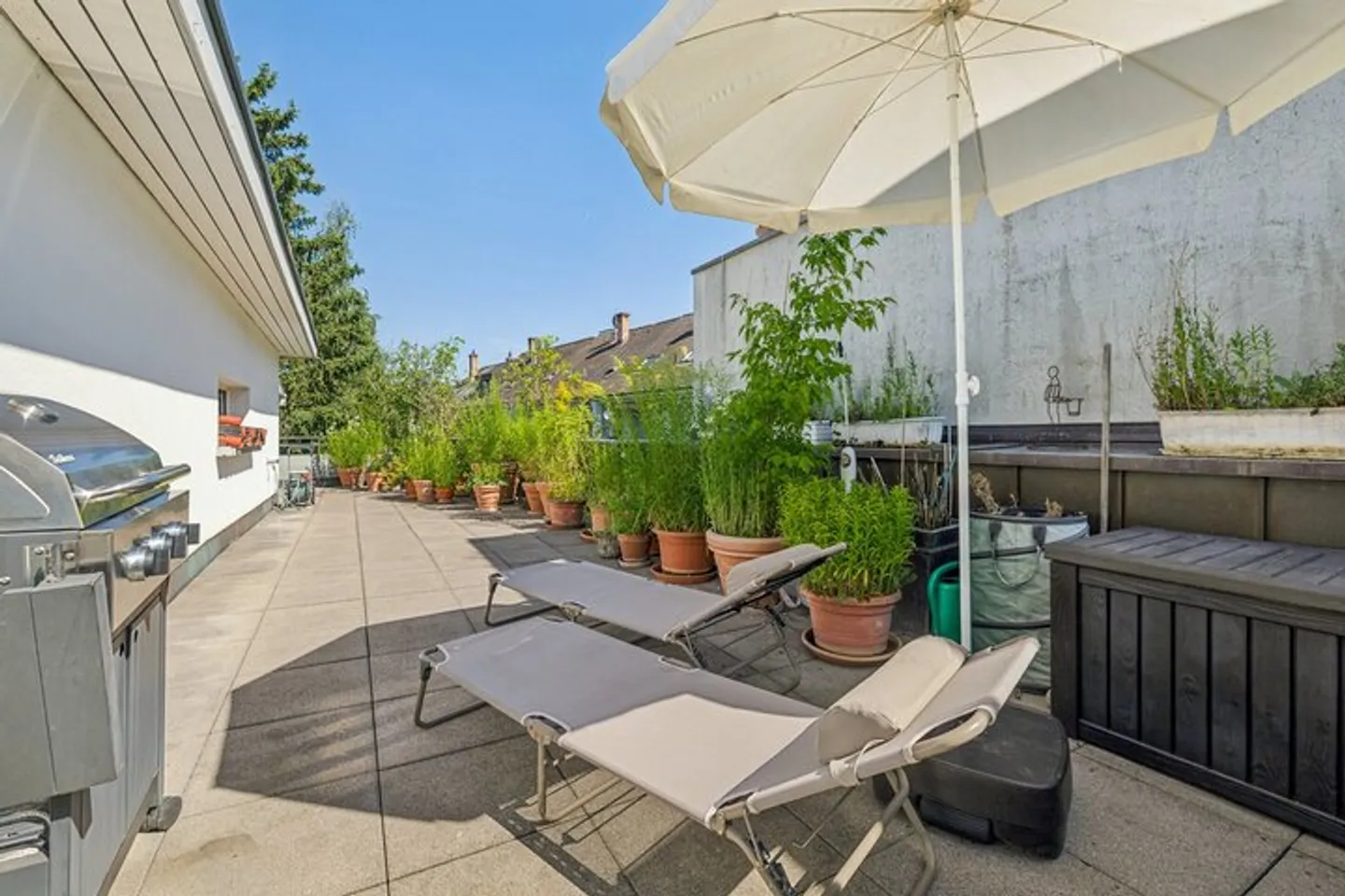 LIVING ABOVE THE ROOFS - PENTHOUSE APARTMENT WITH 118 M² TERRACE - Photo 7 of 8