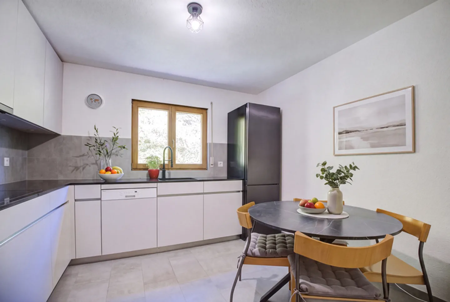 Charmantes Doppeleinfamilienhaus mit Garten - Foto 3 von 8