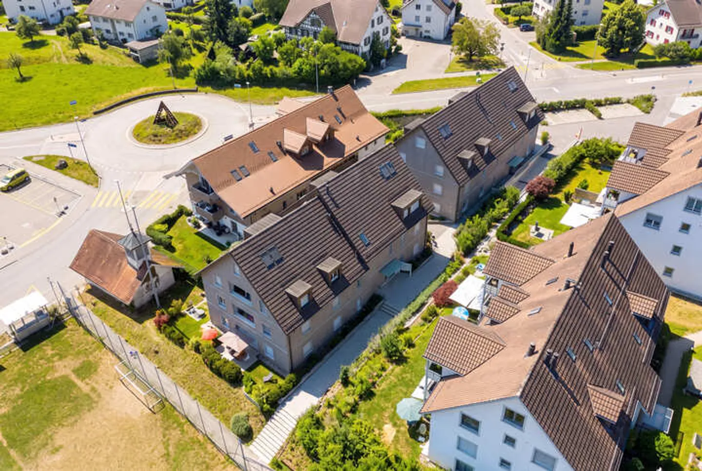 STILVOLLE 4.5 ZIMMER GARTENWOHNUNG MIT TERRASSE - Foto 7 di 8