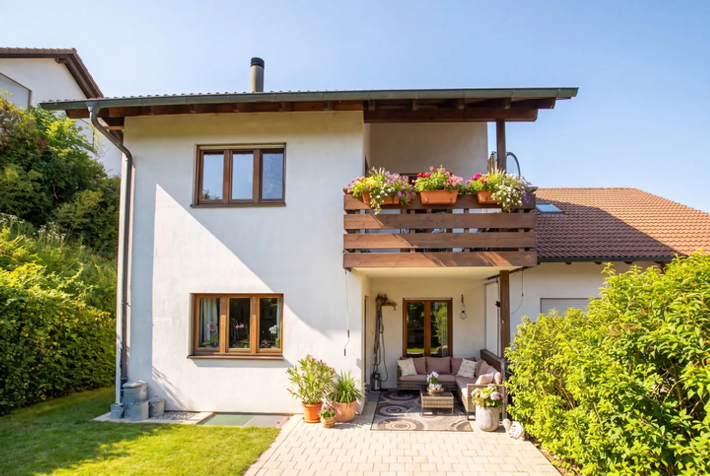 Charmantes Doppeleinfamilienhaus mit Garten - Foto 1 von 8