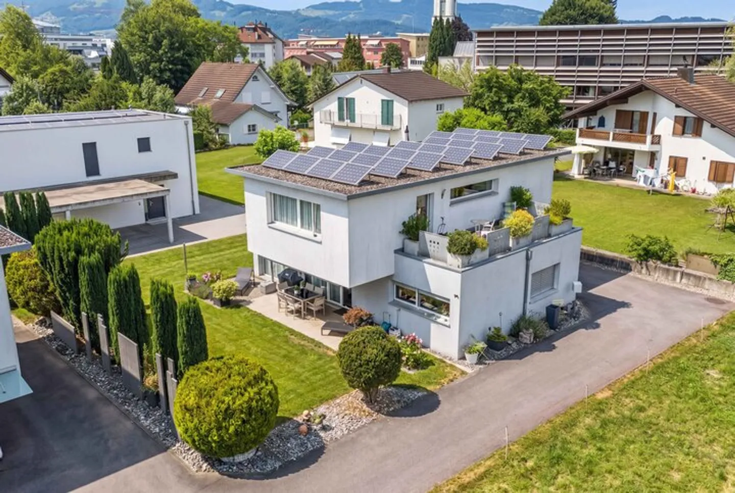 ATTRAKTIVES, FREISTEHENDES 5.5 ZIMMER EINFAMILIENHAUS IM HERZEN VON DIEPOLDSAU - Foto 1 von 8