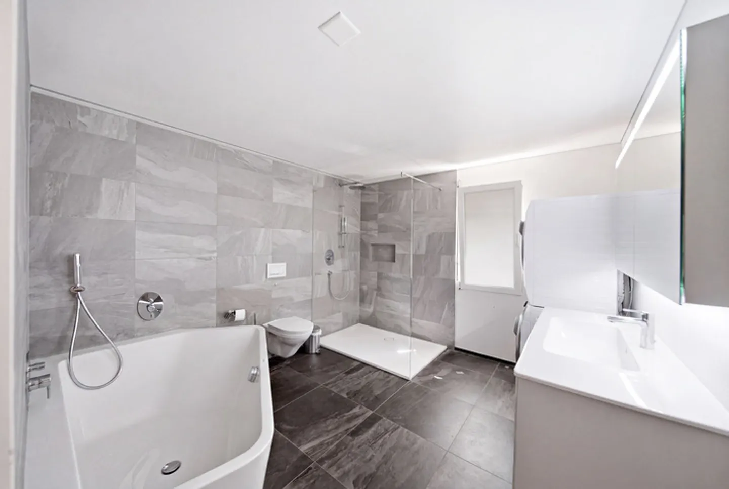 4.5 ZIMMER WOHNUNG MIT BLICK AUF DEN BÜRGENSTOCK - Photo 5 of 8