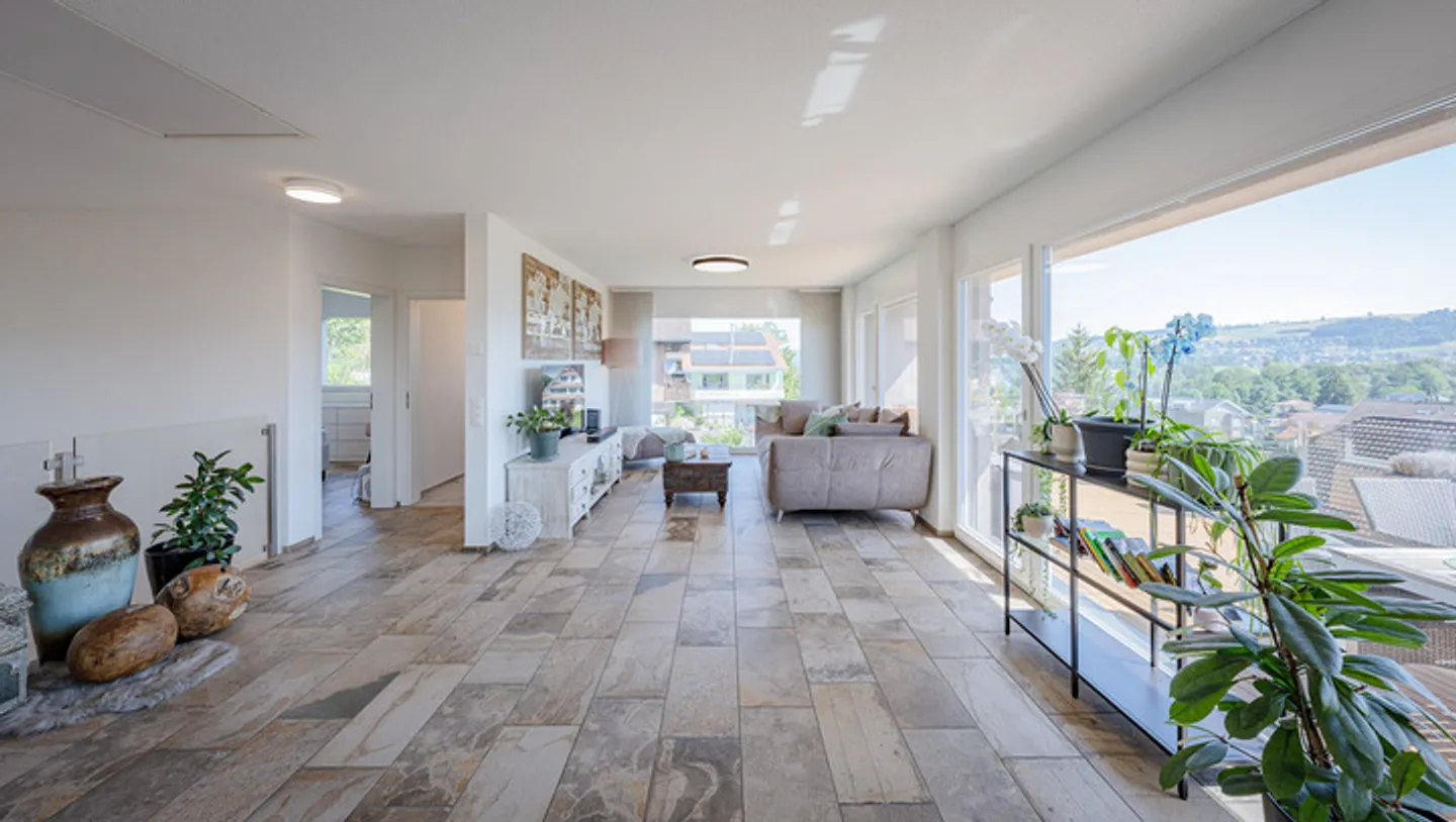 HALLWILERSEE IM BLICK – EXKLUSIVES EINFAMILIENHAUS MIT WEITSICHT UND ERWEITERUNGSPOTENZIAL - Foto 2 von 9