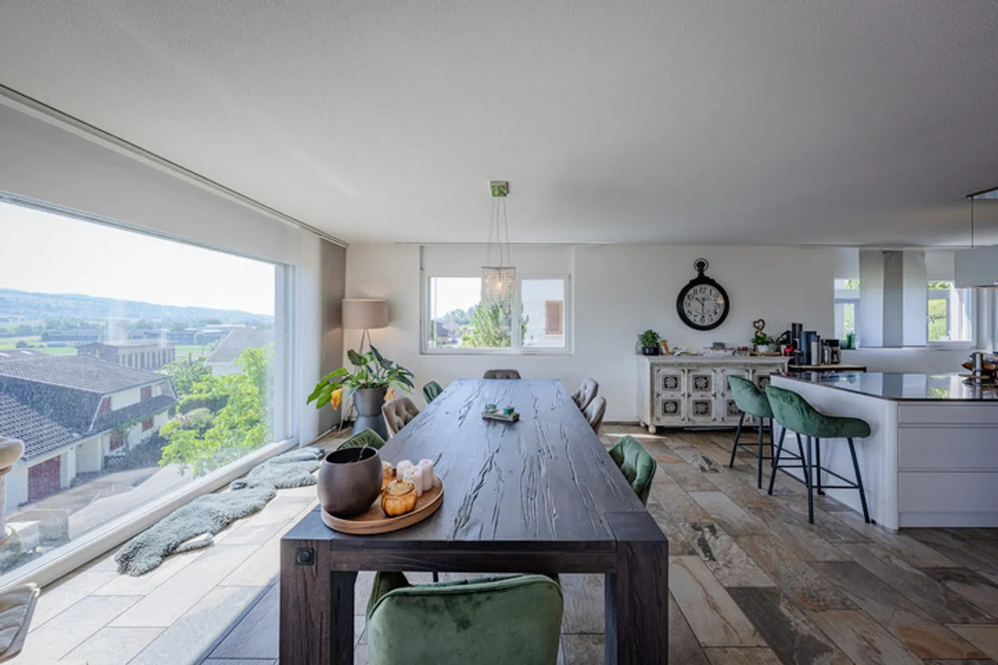 HALLWILERSEE IM BLICK – EXKLUSIVES EINFAMILIENHAUS MIT WEITSICHT UND ERWEITERUNGSPOTENZIAL - Foto 3 von 9